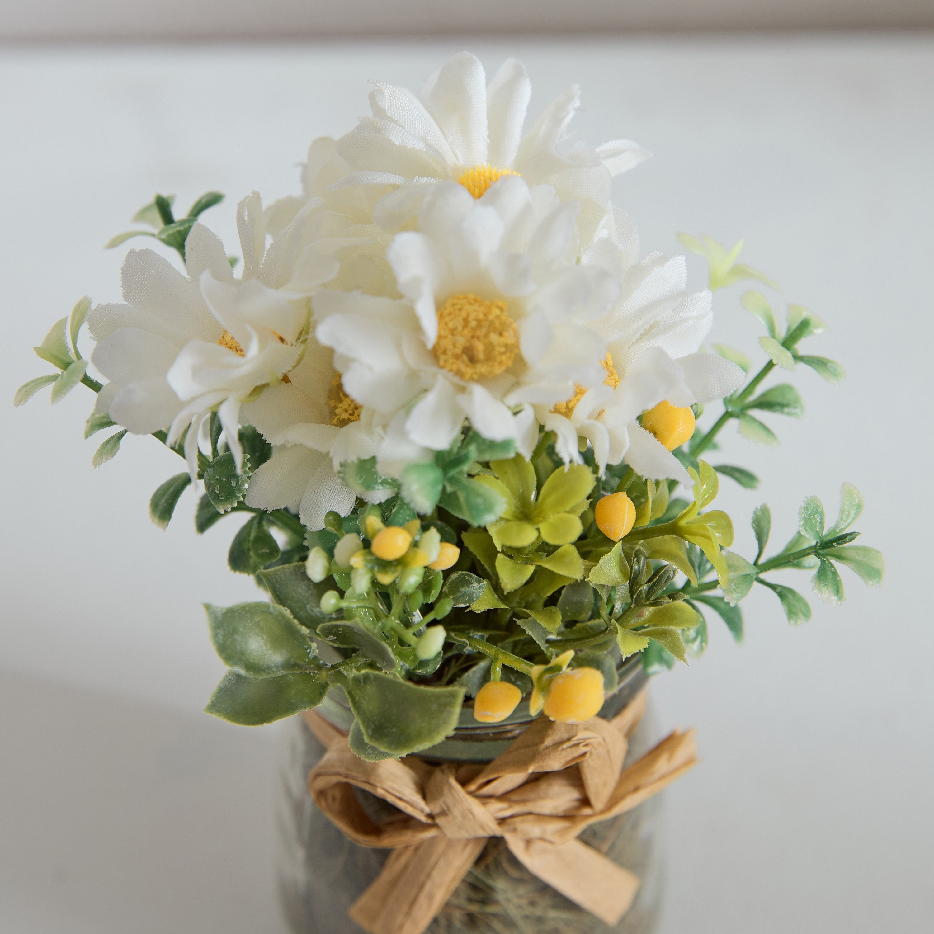 تشكيلة زهور الأقحوان في قارورة زجاجية من كافن - 9x9x13 سم-hbxdecorandfurnishings-homeaccessories-artificialflowersandplants-image-3