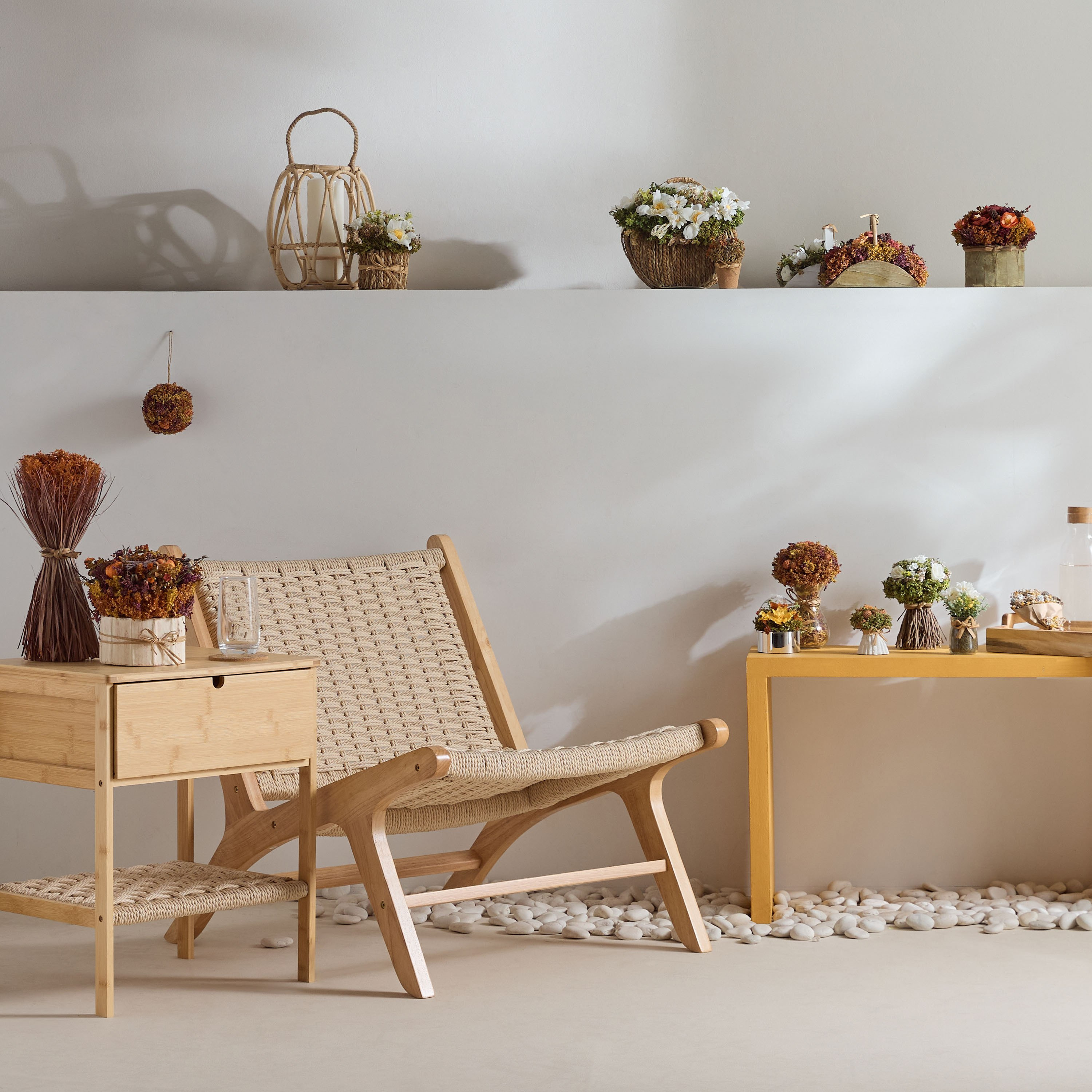تشكيلة زهور الأقحوان في قارورة زجاجية من كافن - 9x9x13 سم-hbxdecorandfurnishings-homeaccessories-artificialflowersandplants-image-4