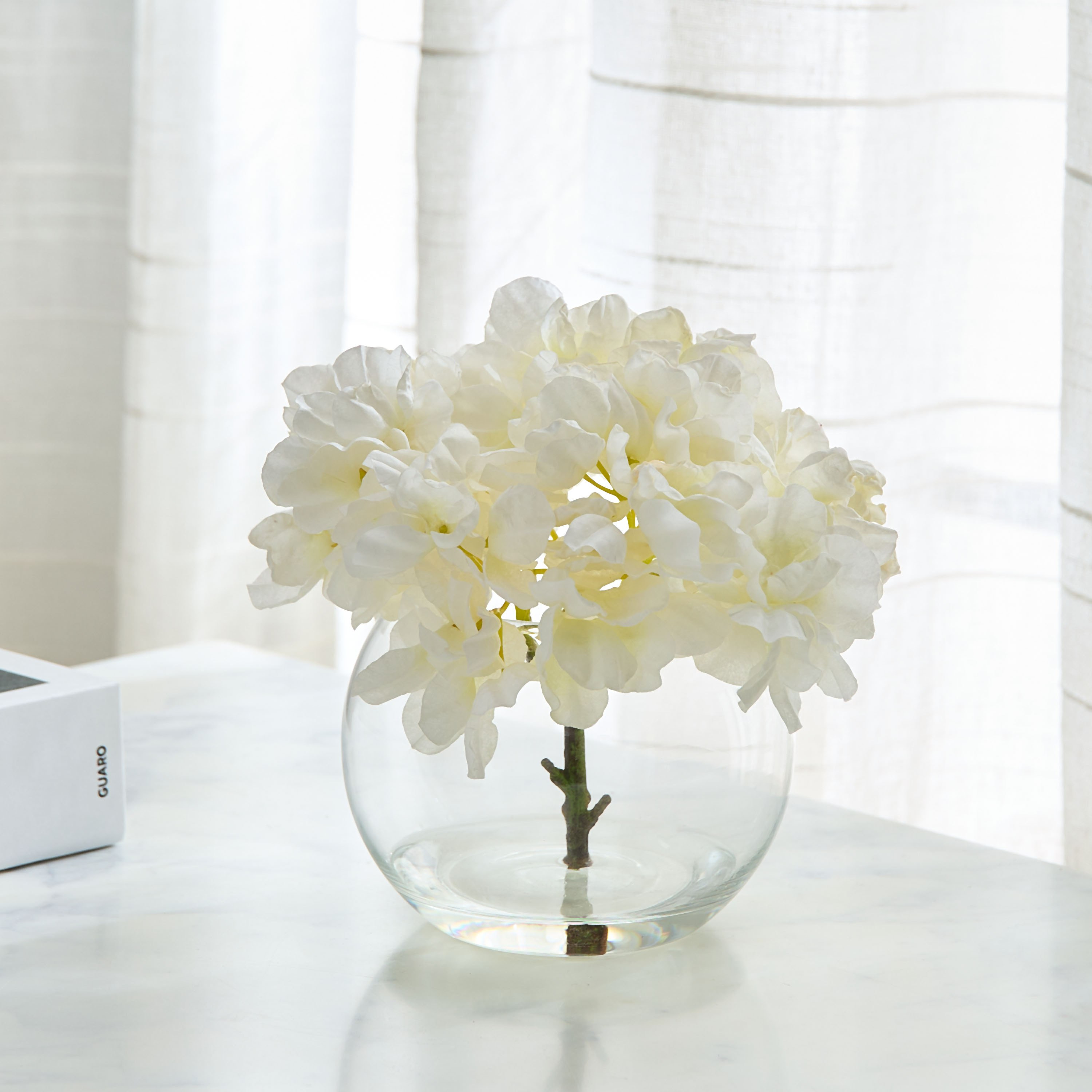 باقة زهور مع ماء في وعاء زجاجي مع ليارا - 28 سم-hbxdecorandfurnishings-homeaccessories-artificialflowersandplants-image-1