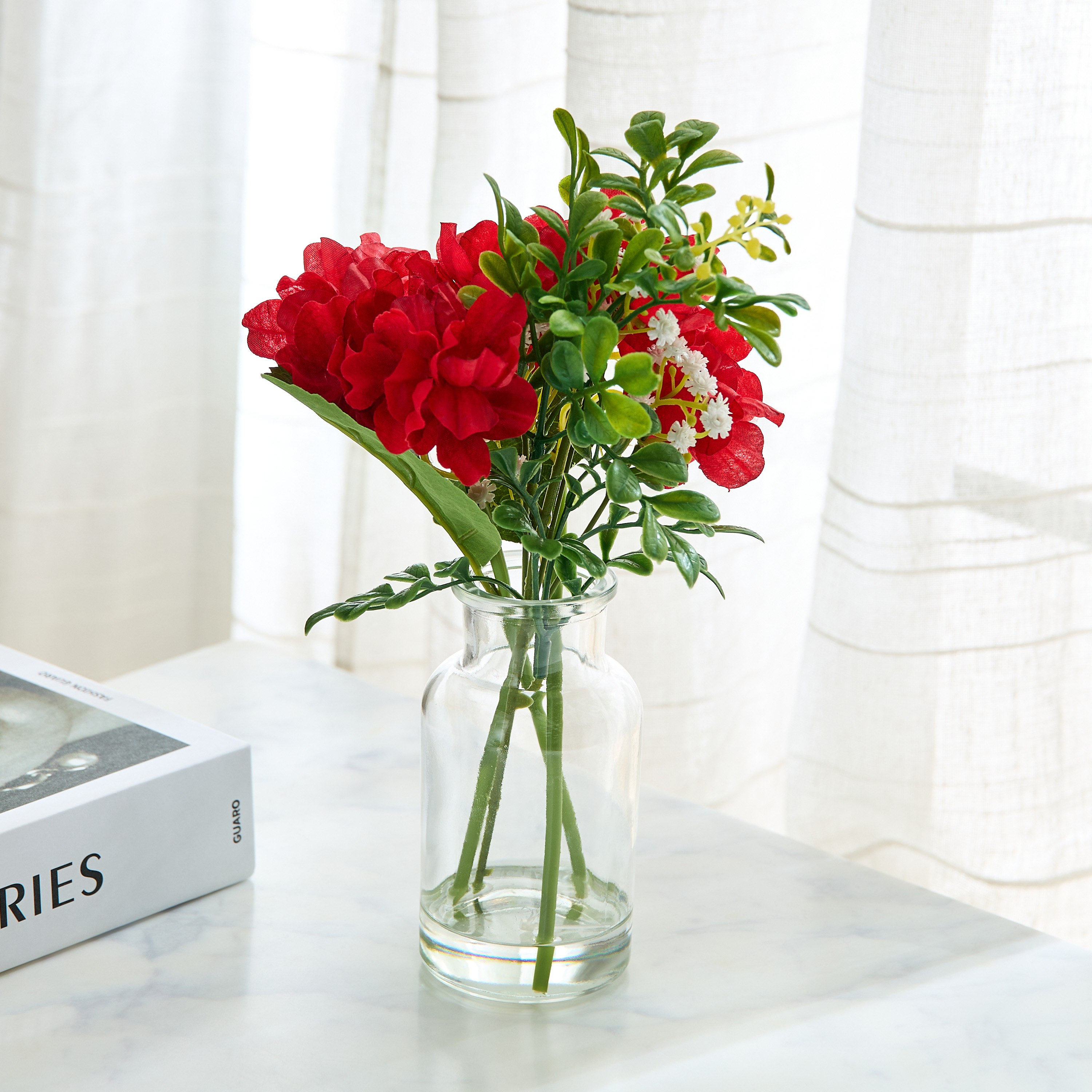 تشكيلة زهور كوبية مع مياه عادية في قارورة زجاج من ليارا - 33 سم-hbxdecorandfurnishings-homeaccessories-artificialflowersandplants-image-1