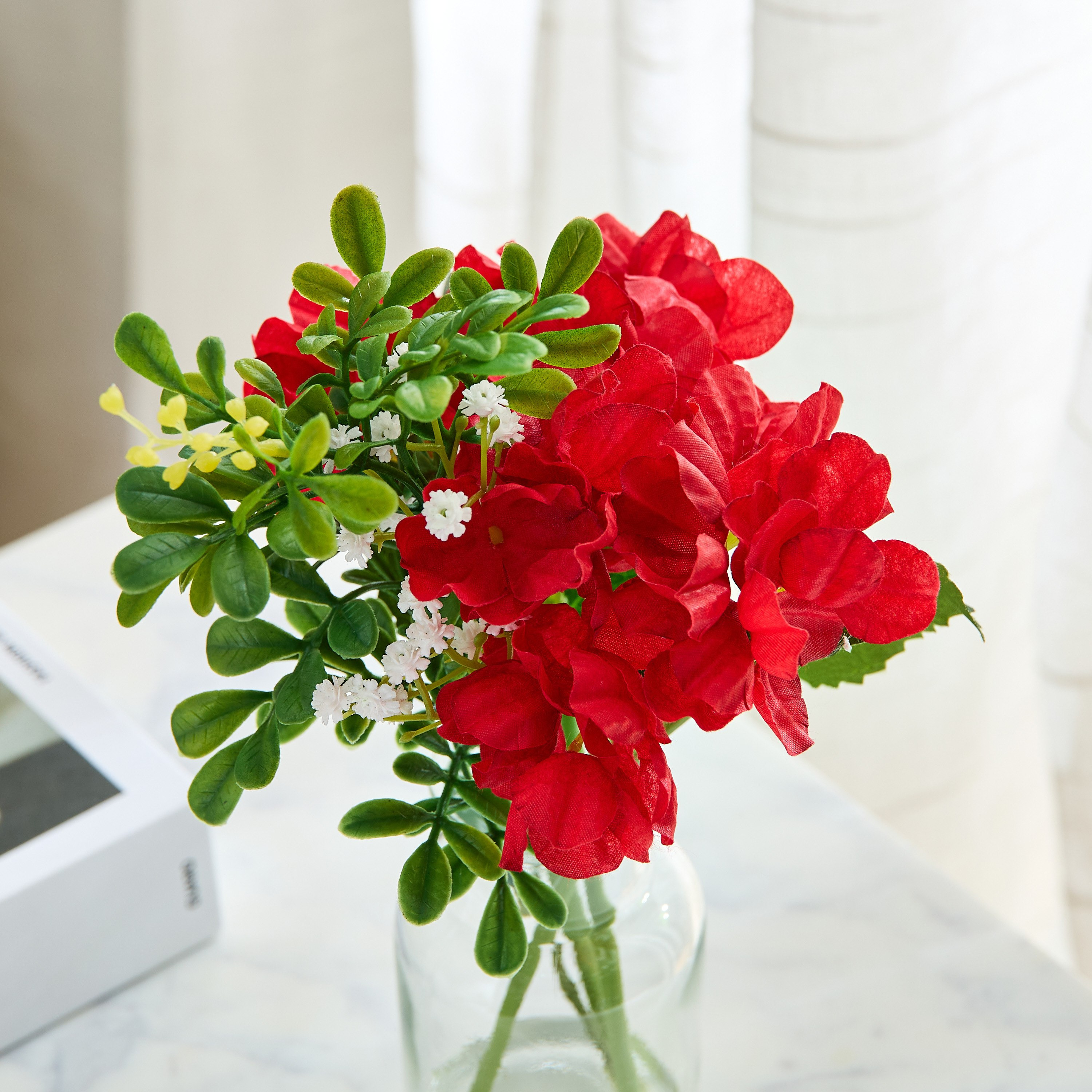 تشكيلة زهور كوبية مع مياه عادية في قارورة زجاج من ليارا - 33 سم-hbxdecorandfurnishings-homeaccessories-artificialflowersandplants-image-2