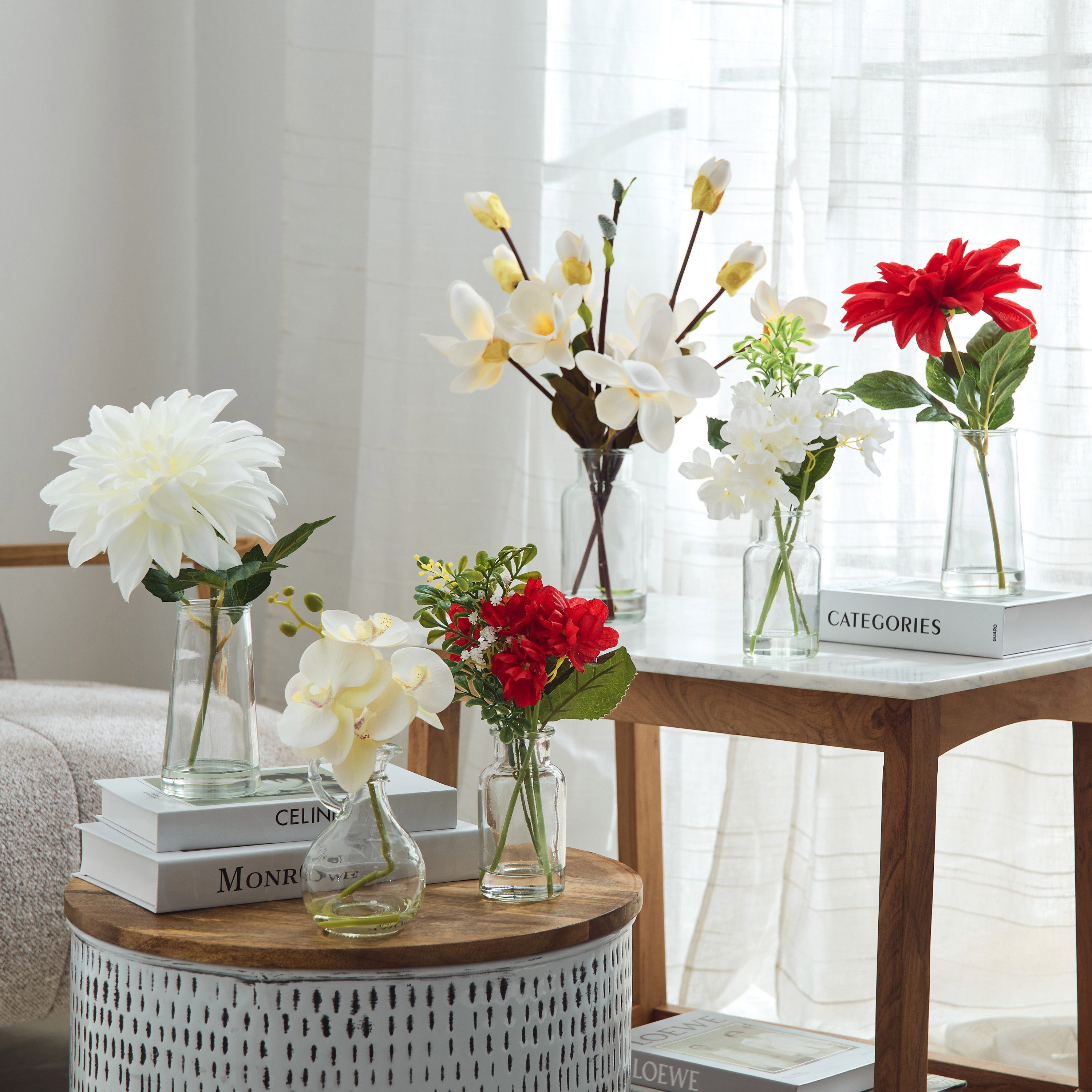 تشكيلة زهور كوبية مع مياه عادية في قارورة زجاج من ليارا - 33 سم-hbxdecorandfurnishings-homeaccessories-artificialflowersandplants-image-4