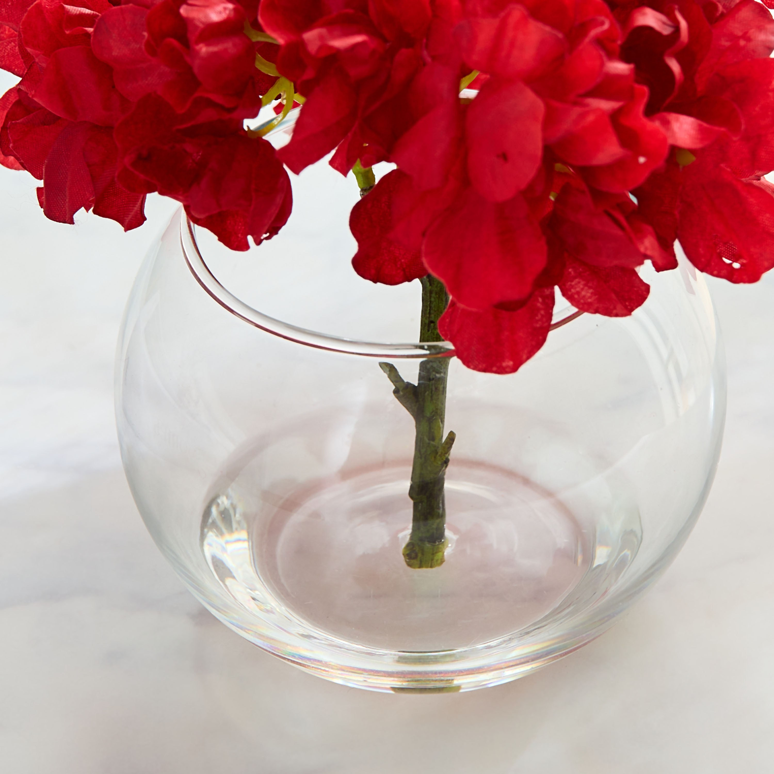 باقة زهور هيدرانجيا مع ماء راكد في إناء زجاجي من ليارا - 28 سم-hbxdecorandfurnishings-homeaccessories-artificialflowersandplants-image-3