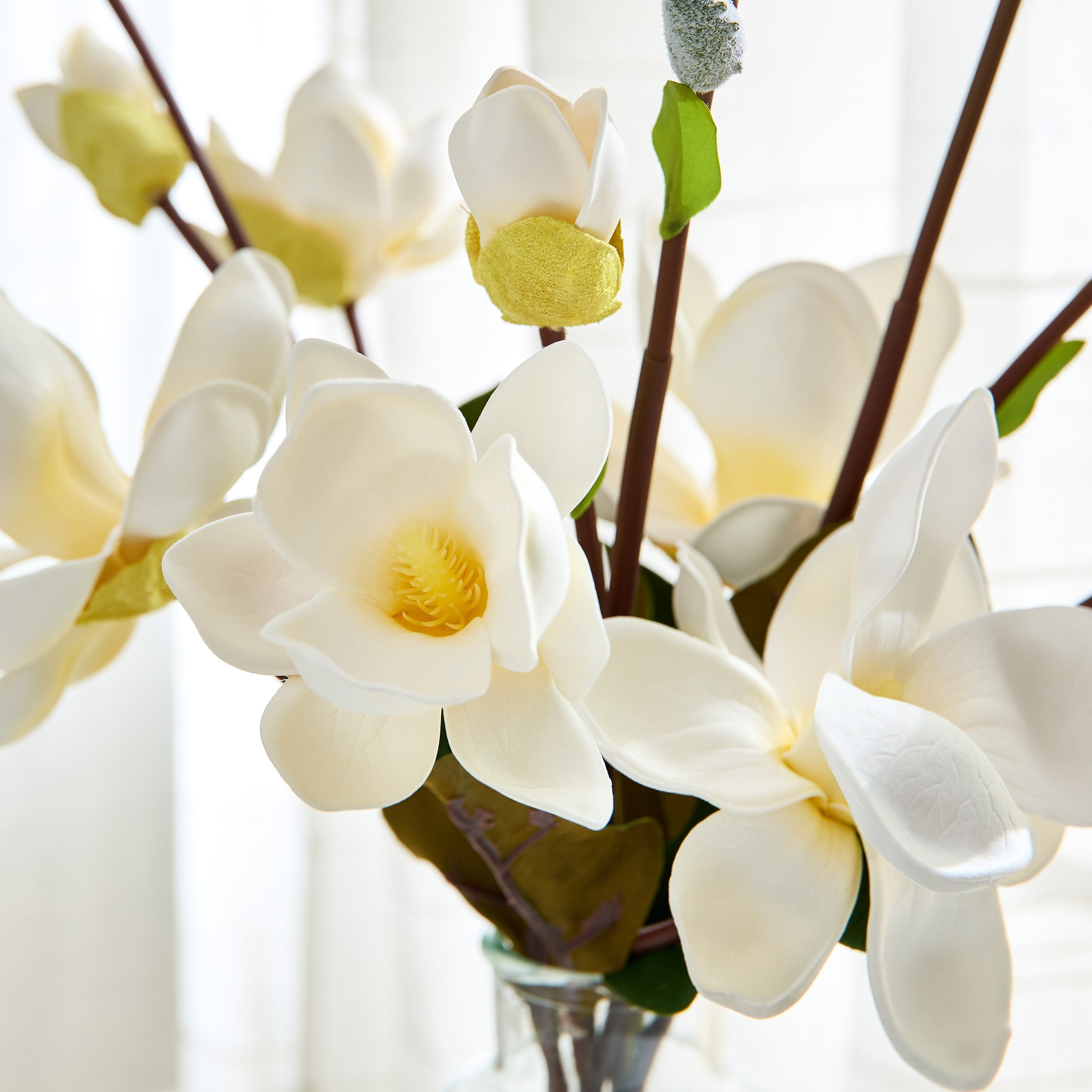 باقة زهور ماجنوليا في قارورة زجاجية من ليارا - 40 سم-hbxdecorandfurnishings-homeaccessories-artificialflowersandplants-image-2