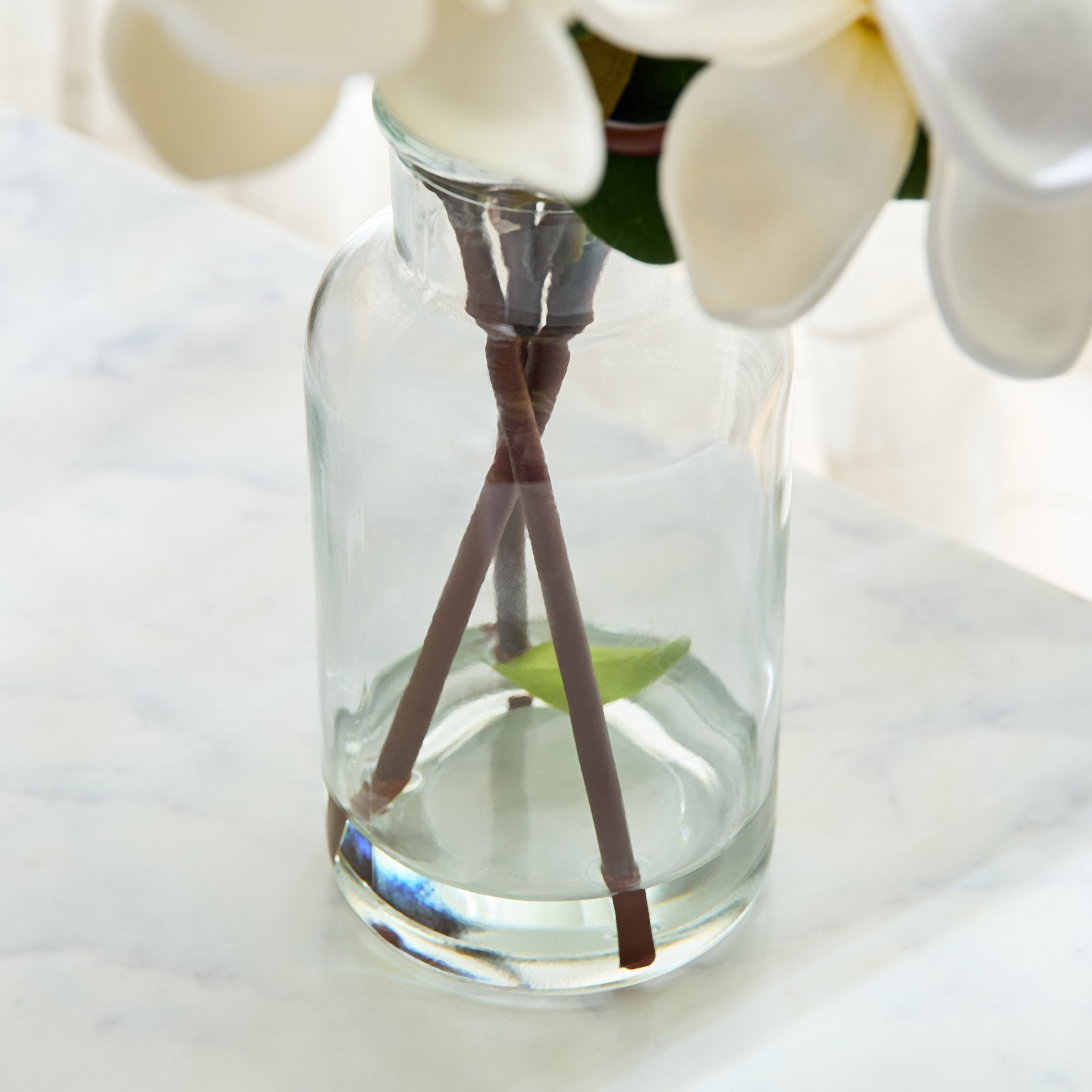 باقة زهور ماجنوليا في قارورة زجاجية من ليارا - 40 سم-hbxdecorandfurnishings-homeaccessories-artificialflowersandplants-image-3