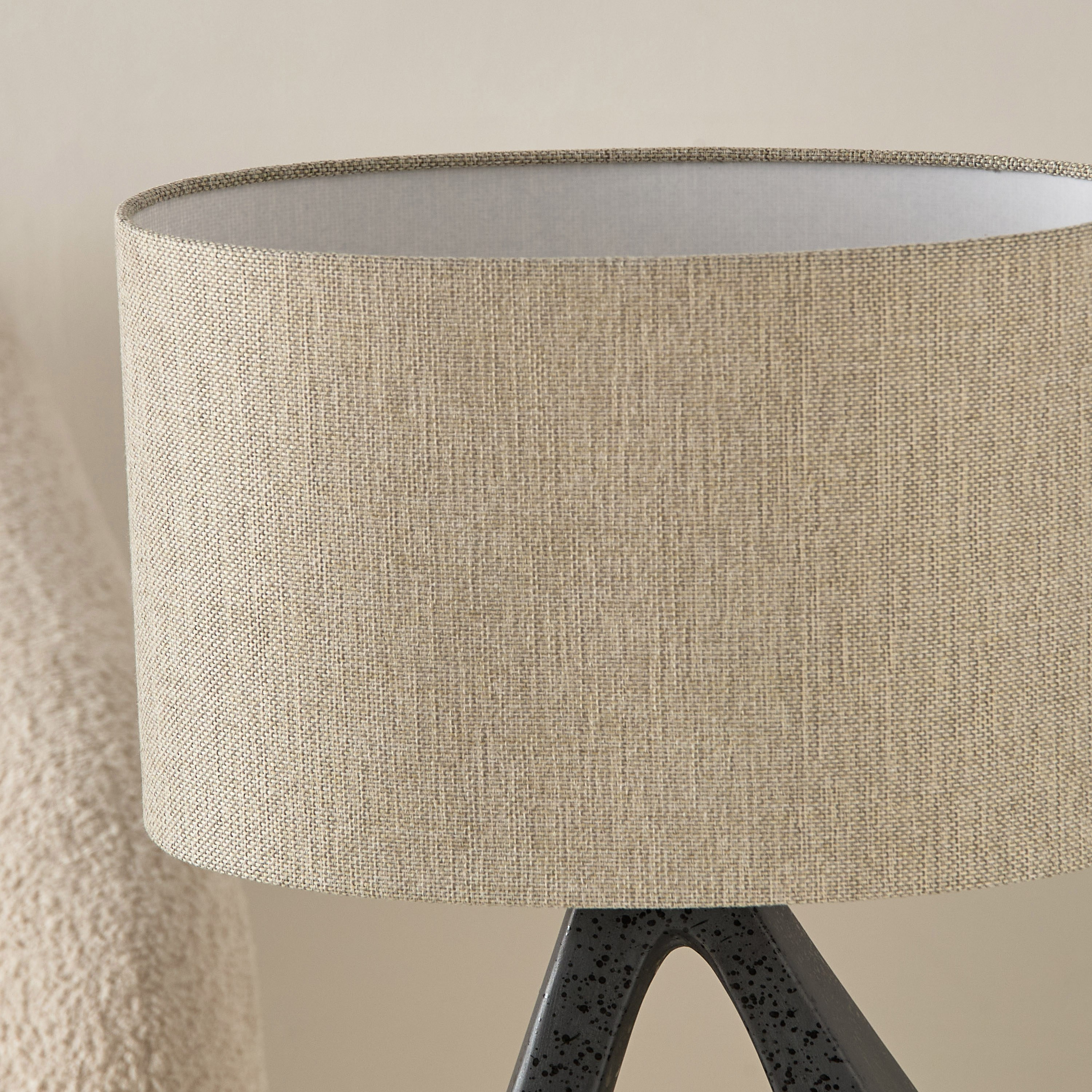 مصباح طاولة سيراميكي نوفيلتي مع غطاء من الكتان من زوي - 35x20x56 سم-hbxbedroom-lighting-tablelamps-image-4