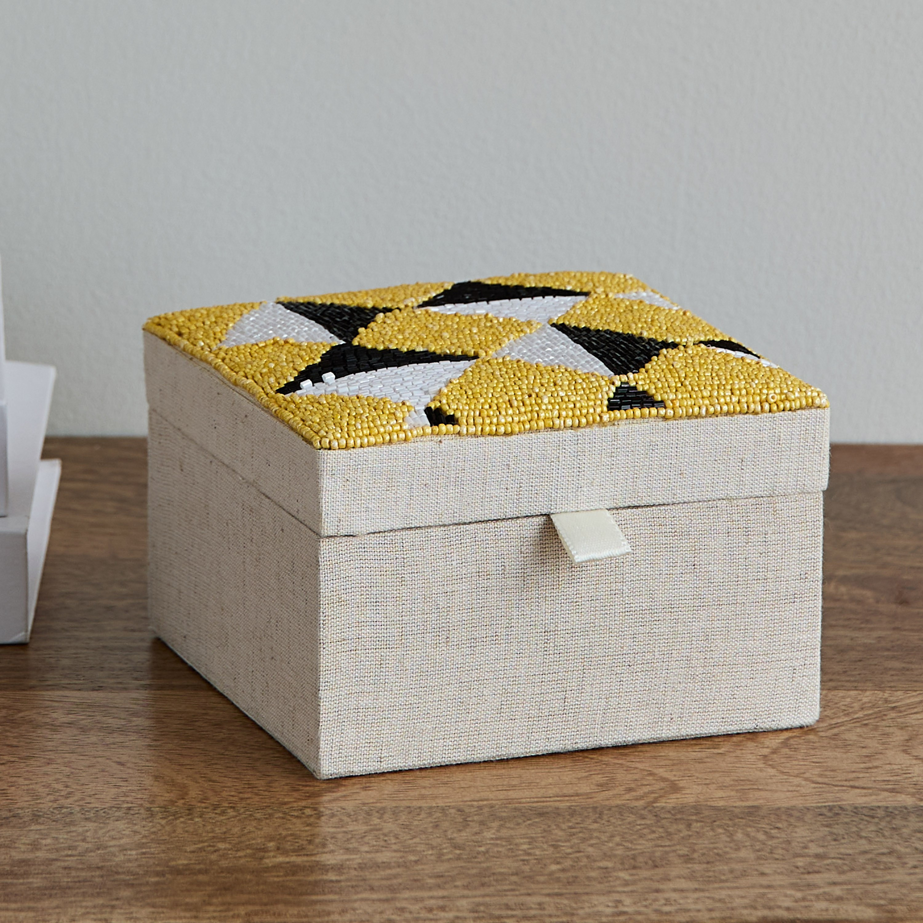 صندوق مزيّن بالخرز من إنزو - 13x13x8 سم-hbxbedroom-bedroomaccessories-jewelleryboxesandholders-image-1