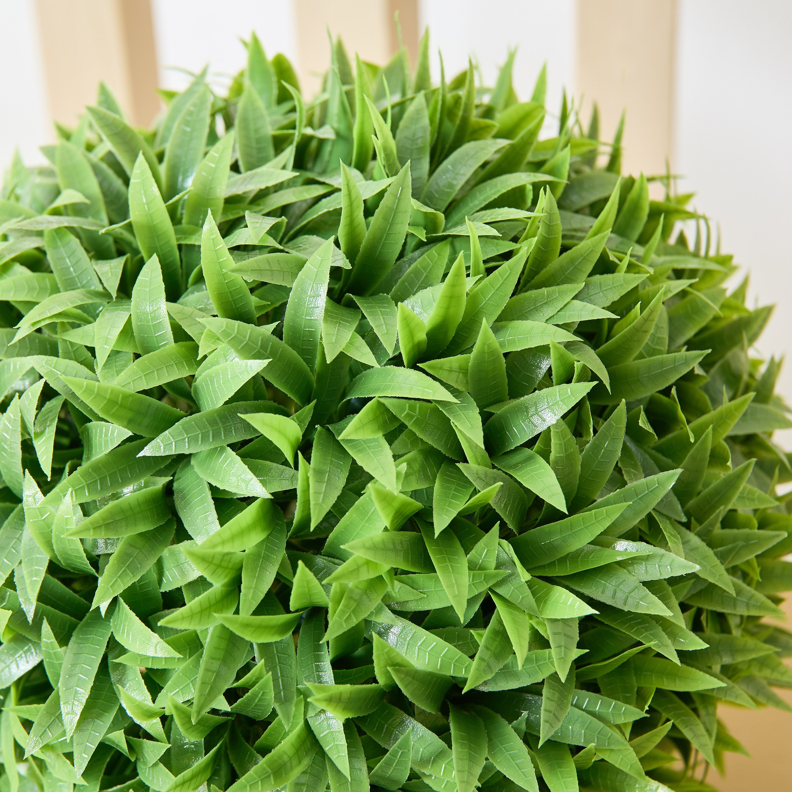 كرة عشب صناعي من ديلسا - 25 سم-hbxdecorandfurnishings-homeaccessories-artificialflowersandplants-image-3