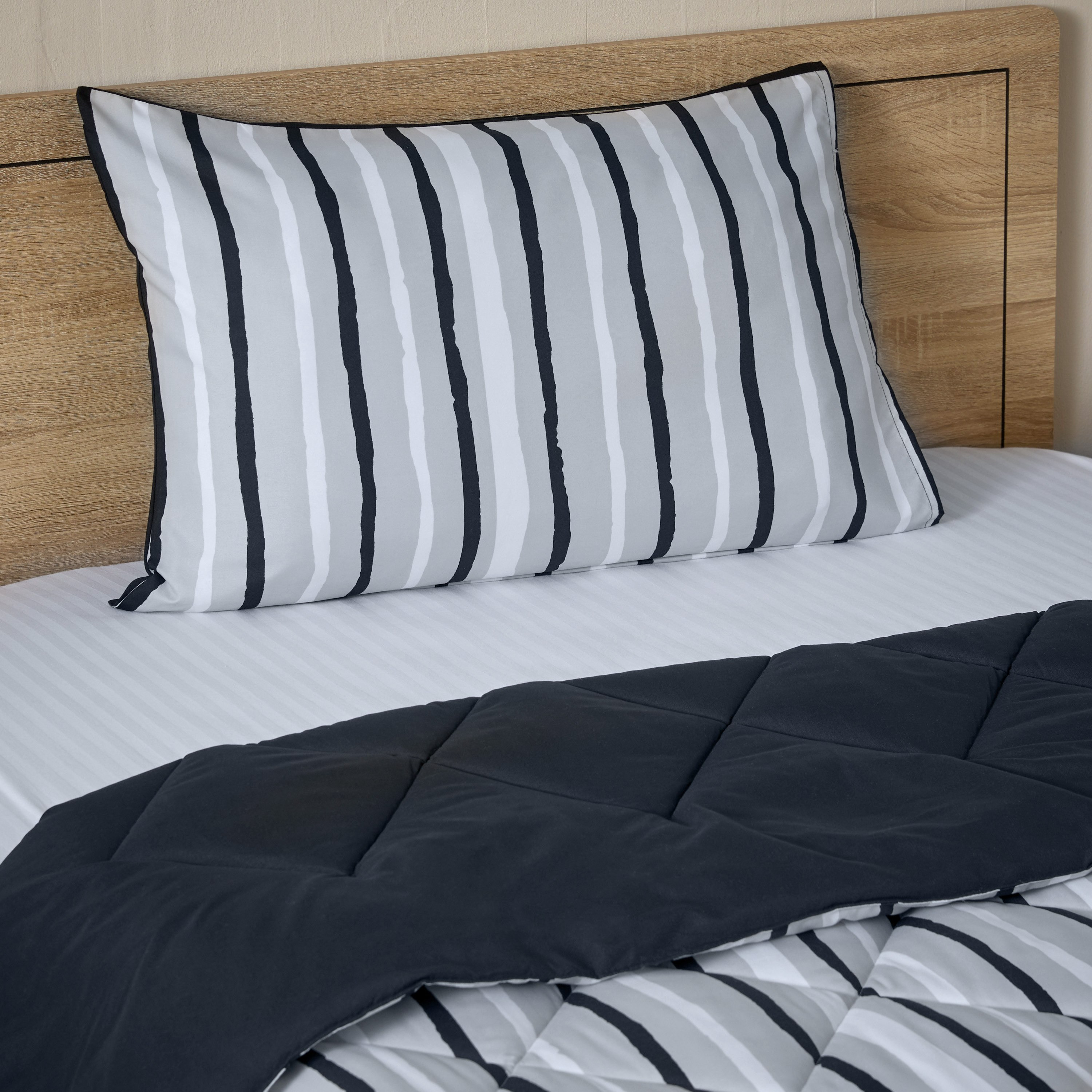 طقم لحاف كينج مايكروفايبر قطعتين يستخدم على الوجهين أكا من مدريد - 160x220 سم-hbxhomeware-hbxbedroom-image-1