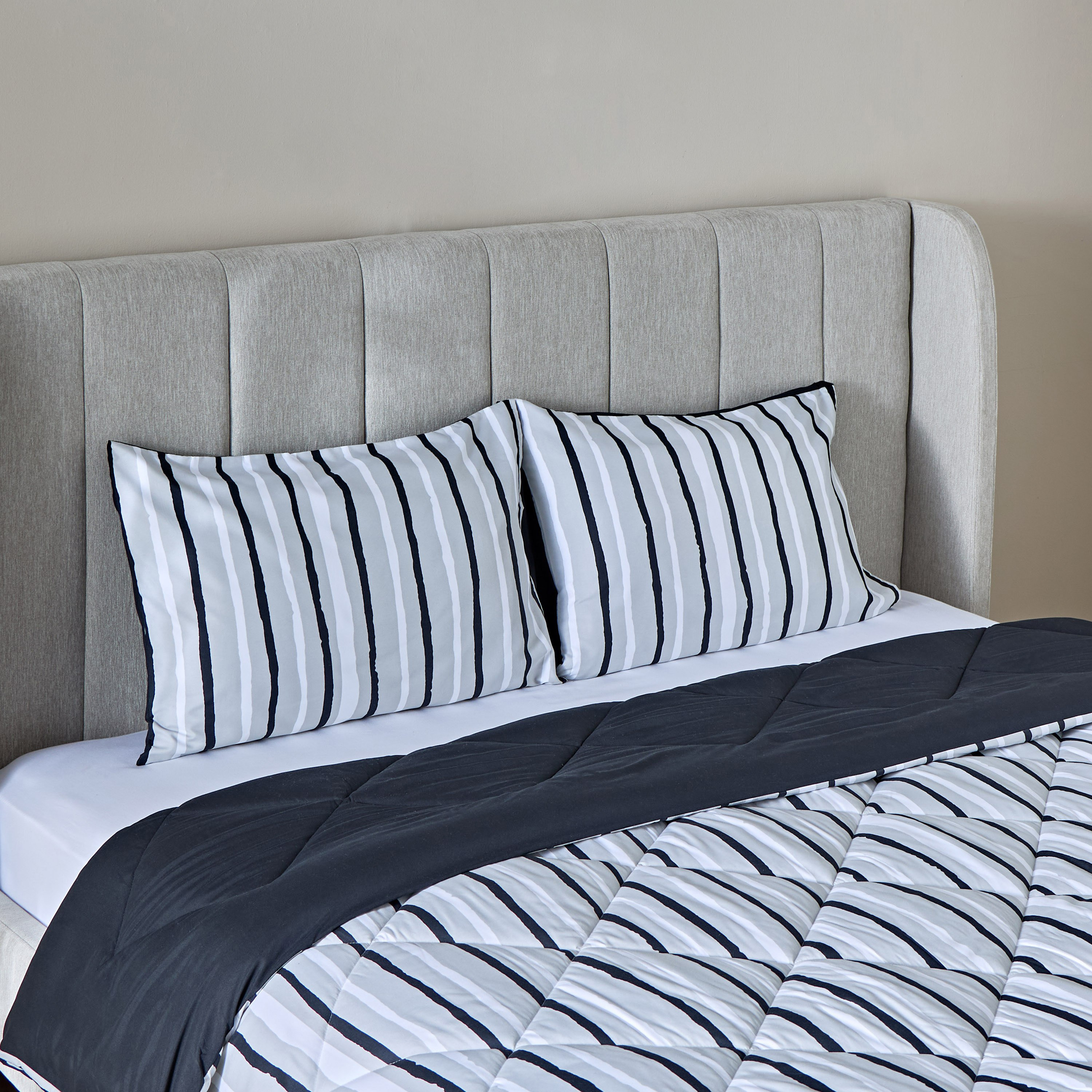 Madrid Akaa 3-Piece Microfiber King Reversible Comforter Set - 220x240 cm-hbxhomeware-hbxbedroom-image-1