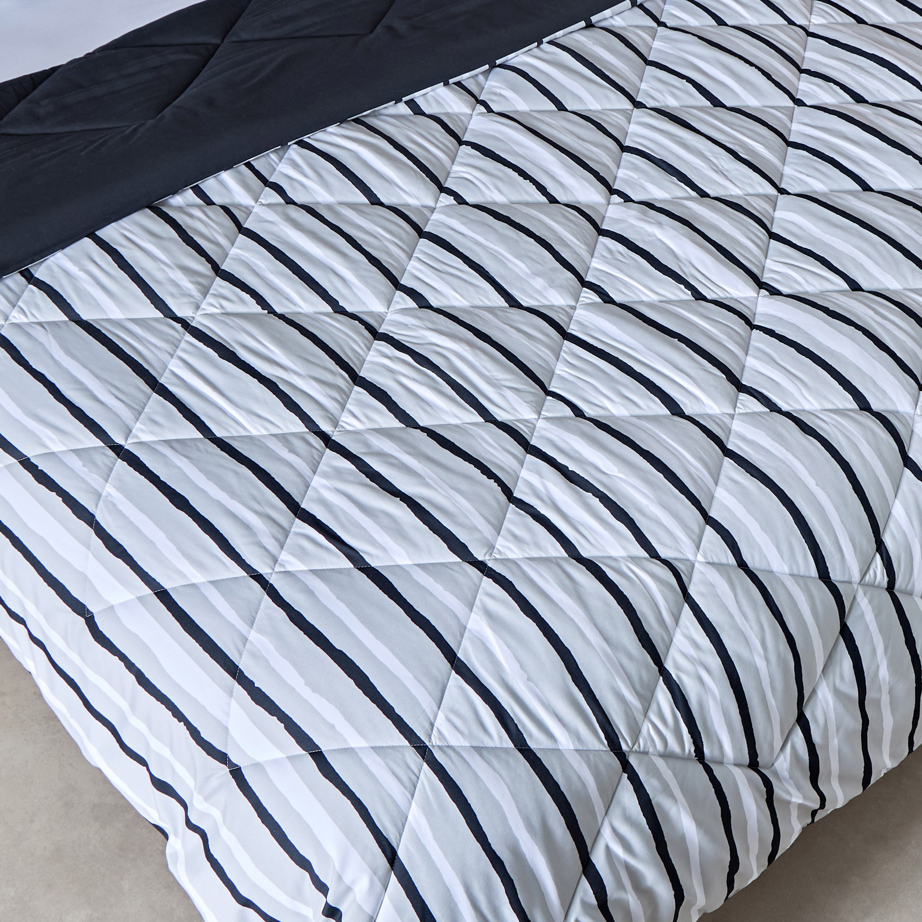 Madrid Akaa 3-Piece Microfiber King Reversible Comforter Set - 220x240 cm-hbxhomeware-hbxbedroom-image-4