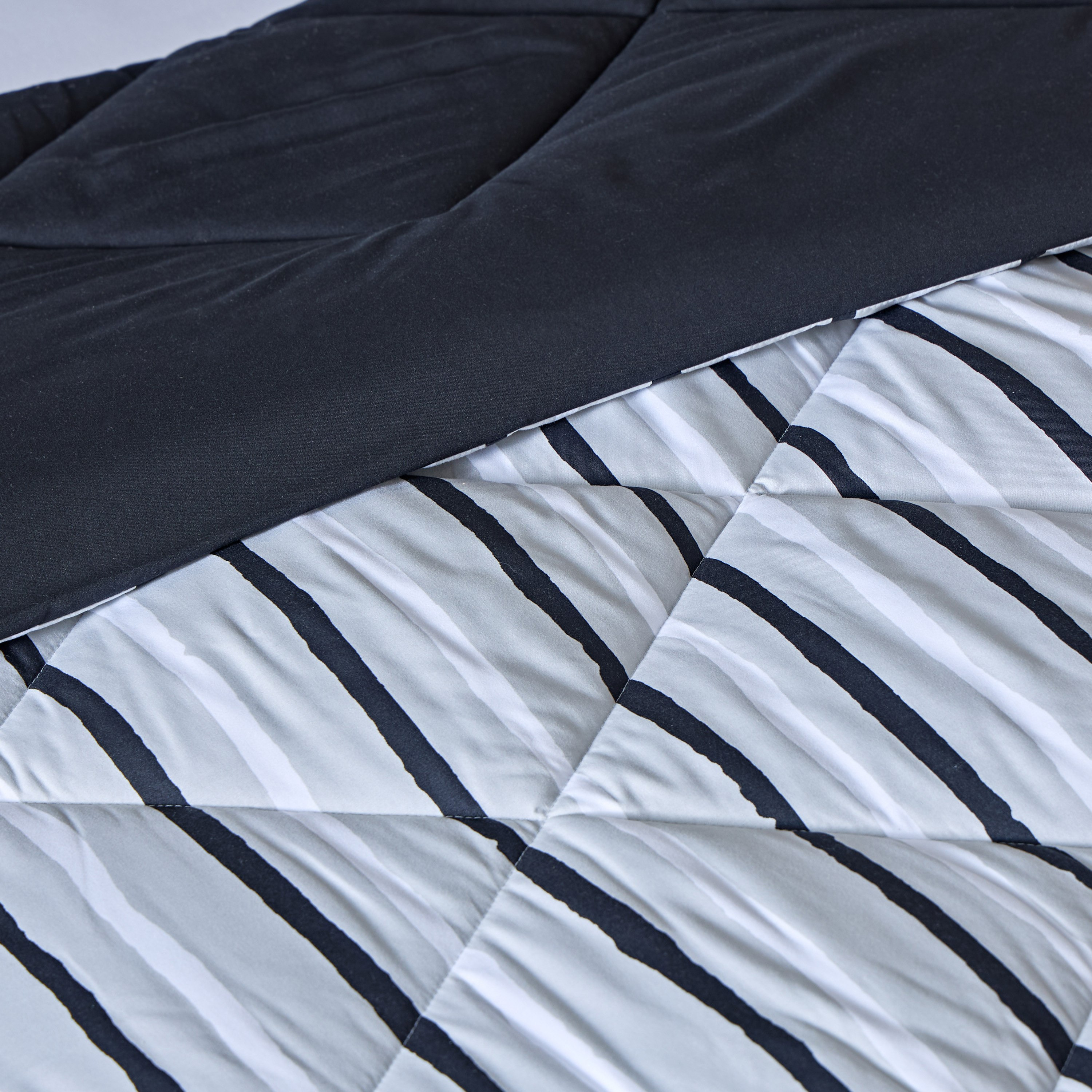 Madrid Akaa 3-Piece Microfiber King Reversible Comforter Set - 220x240 cm-hbxhomeware-hbxbedroom-image-5