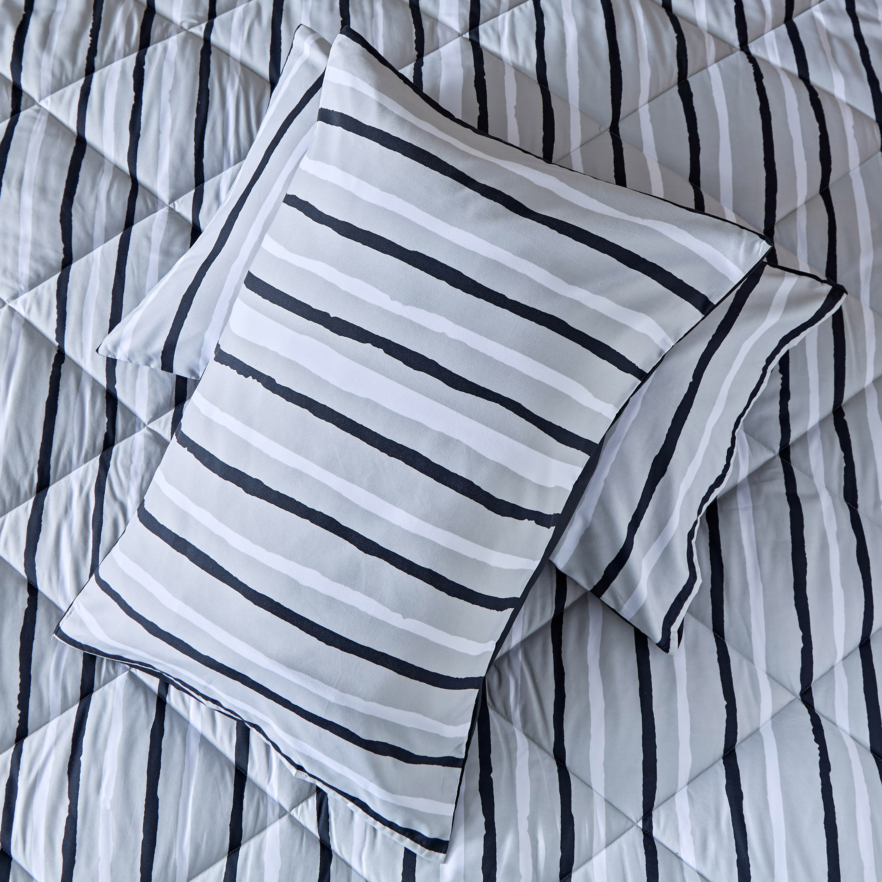 Madrid Akaa 3-Piece Microfiber King Reversible Comforter Set - 220x240 cm-hbxhomeware-hbxbedroom-image-6