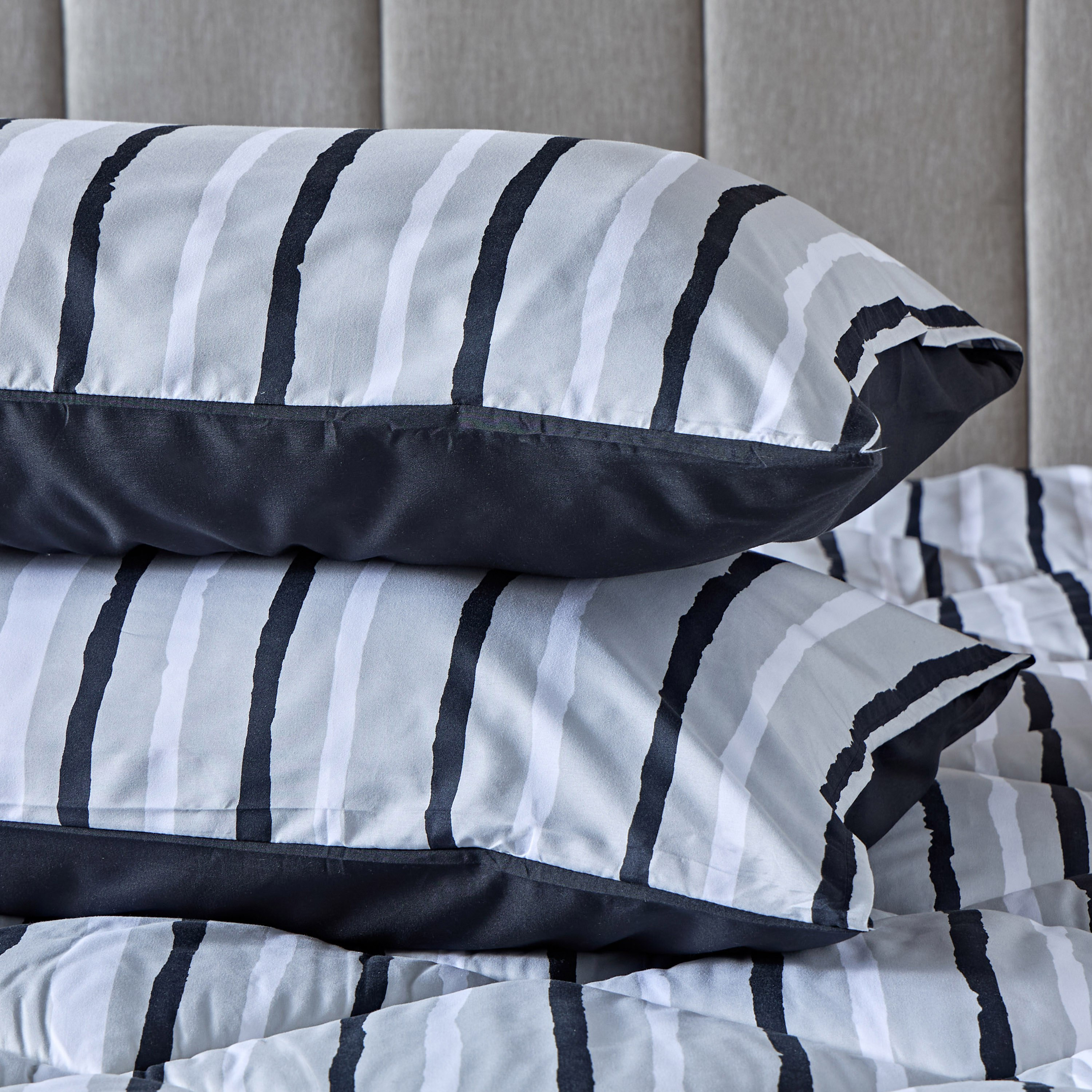 Madrid Akaa 3-Piece Microfiber King Reversible Comforter Set - 220x240 cm-hbxhomeware-hbxbedroom-image-7