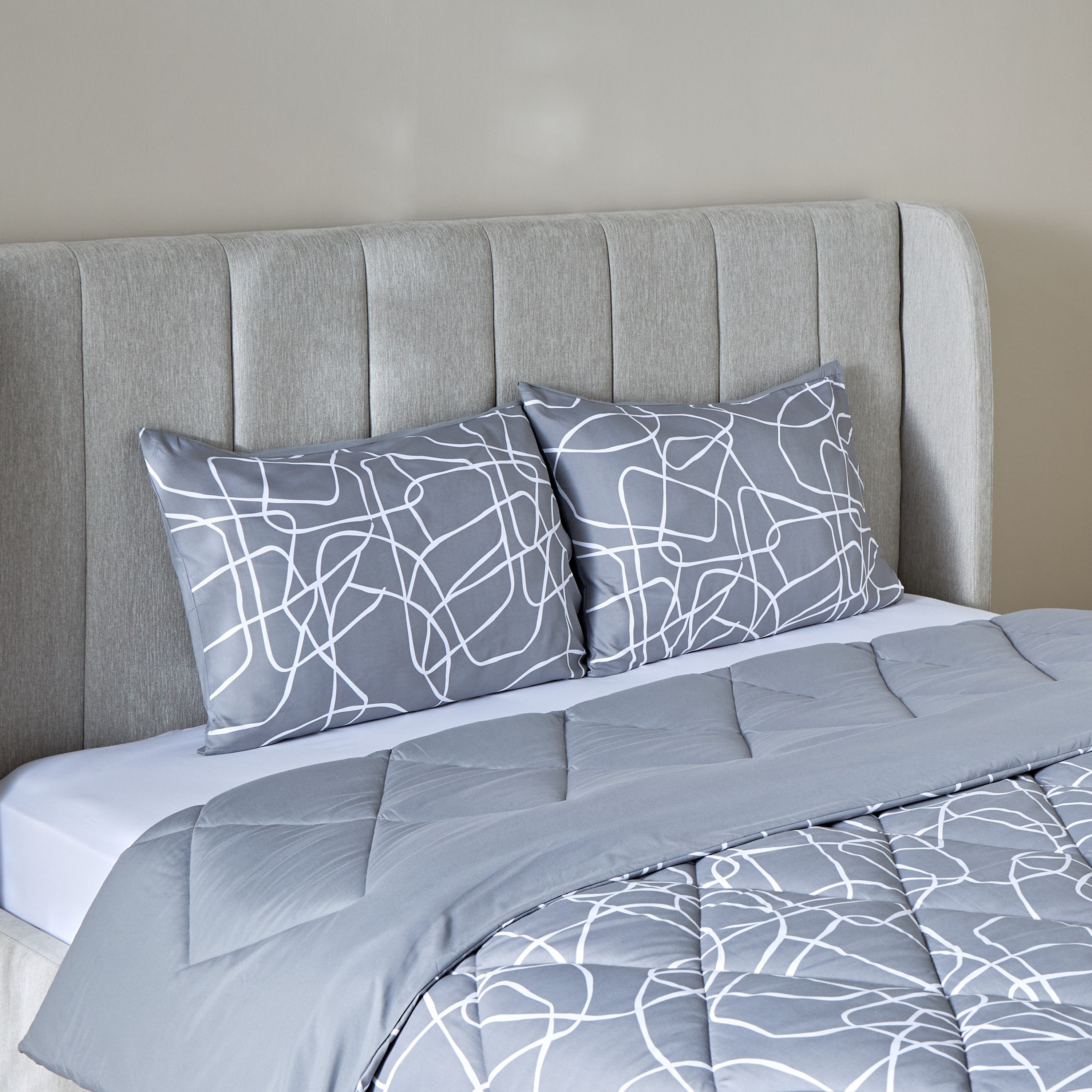 طقم لحاف كينج على الوجهين من الألياف الدقيقة 3 قطع كوهمو من مدريد - 220x240 سم-hbxhomeware-hbxbedroom-image-1