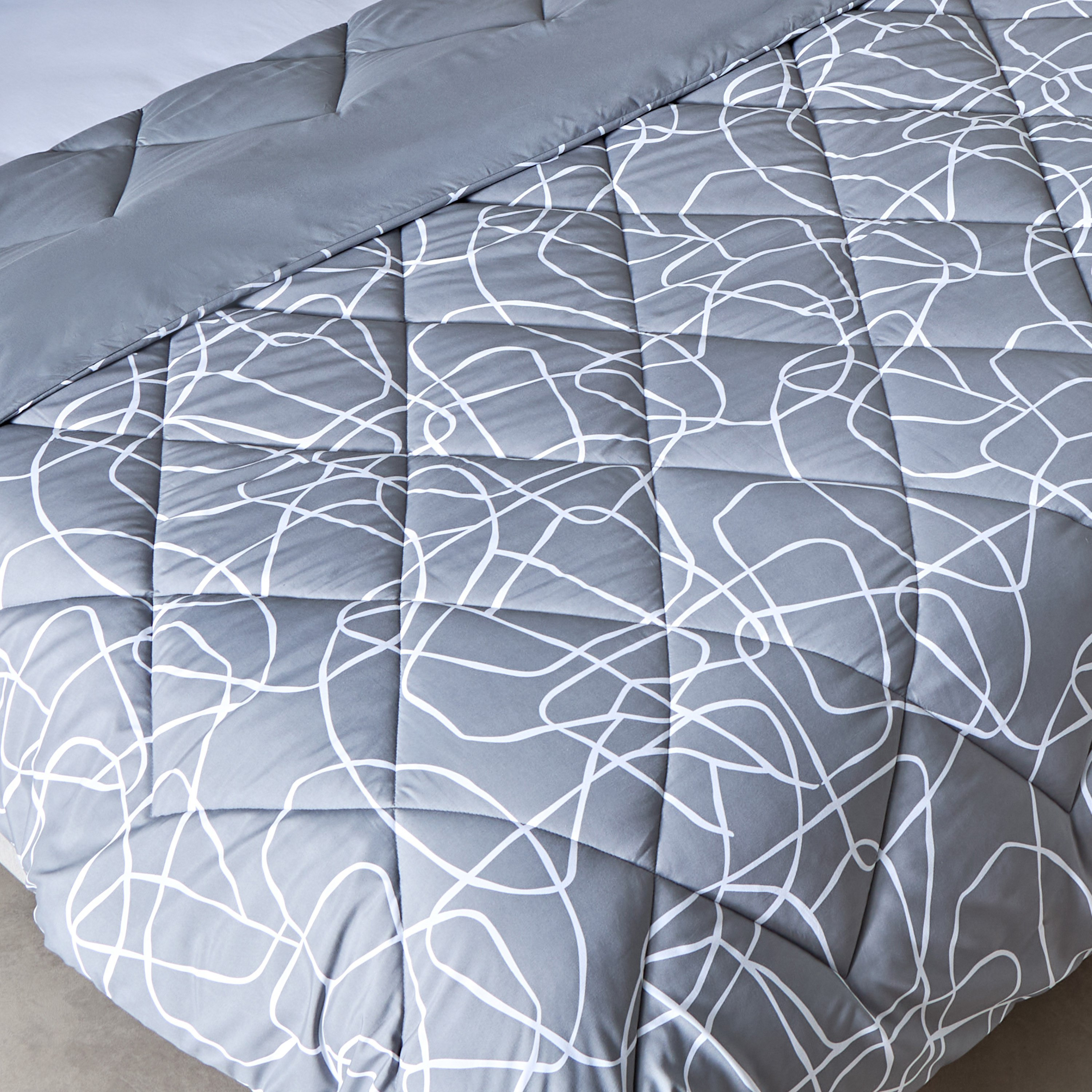 طقم لحاف كينج على الوجهين من الألياف الدقيقة 3 قطع كوهمو من مدريد - 220x240 سم-hbxhomeware-hbxbedroom-image-4