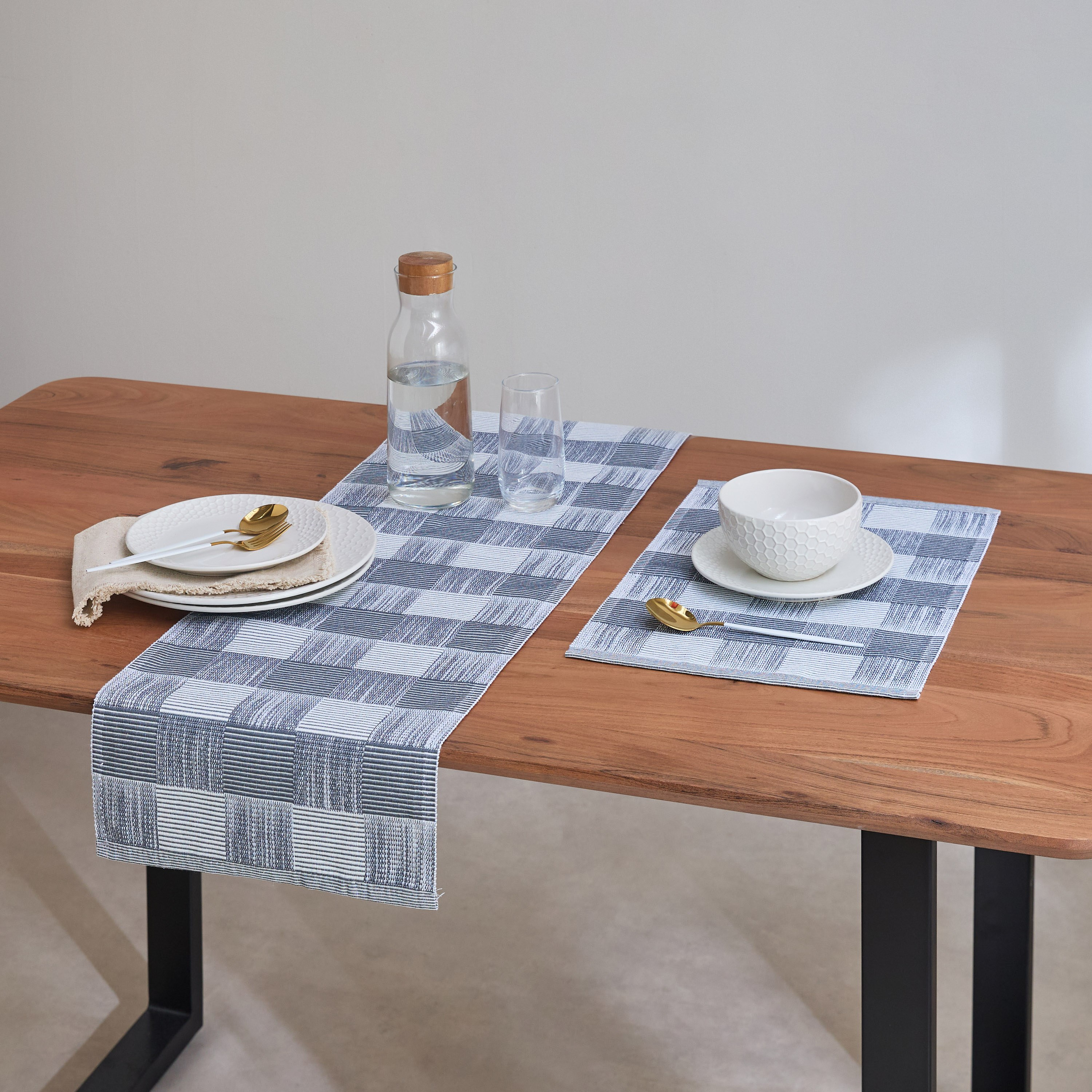 مفرش طاولة من من شيكيور- 33x120 سم-hbxdecorandfurnishings-homefurnishings-tablelinens-image-5