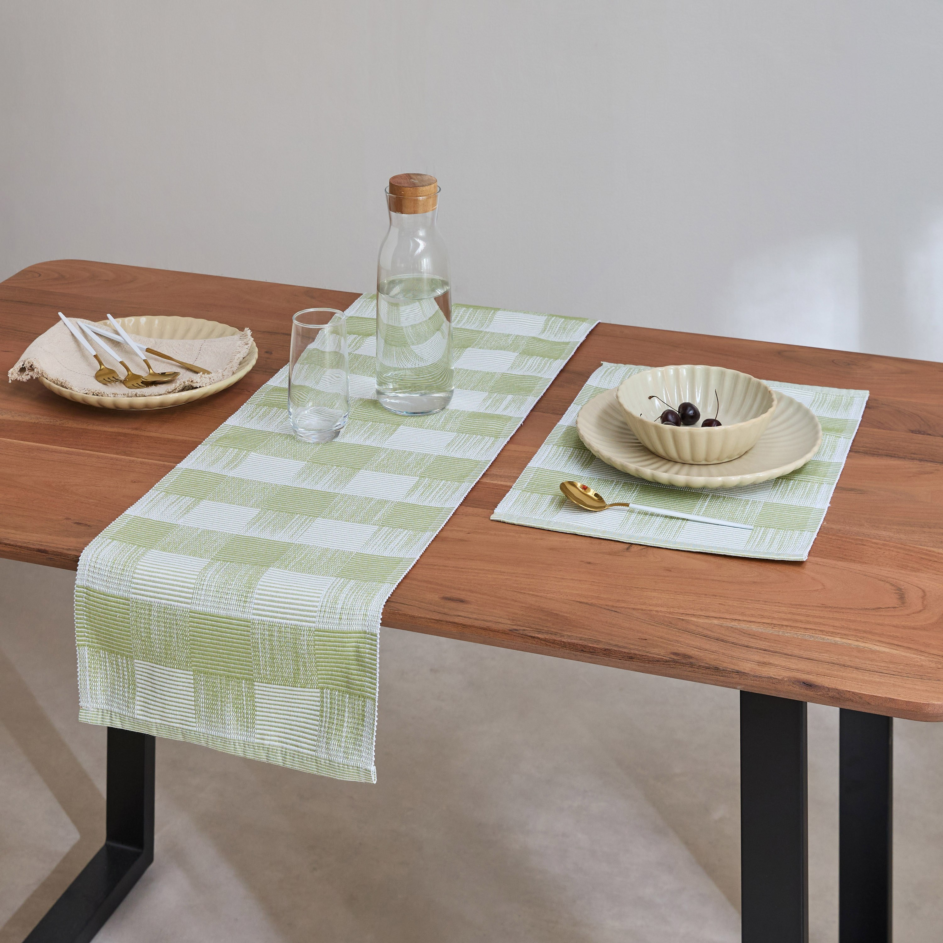 مفرش مربعات - 33x120 سم-hbxdecorandfurnishings-homefurnishings-tablelinens-image-5