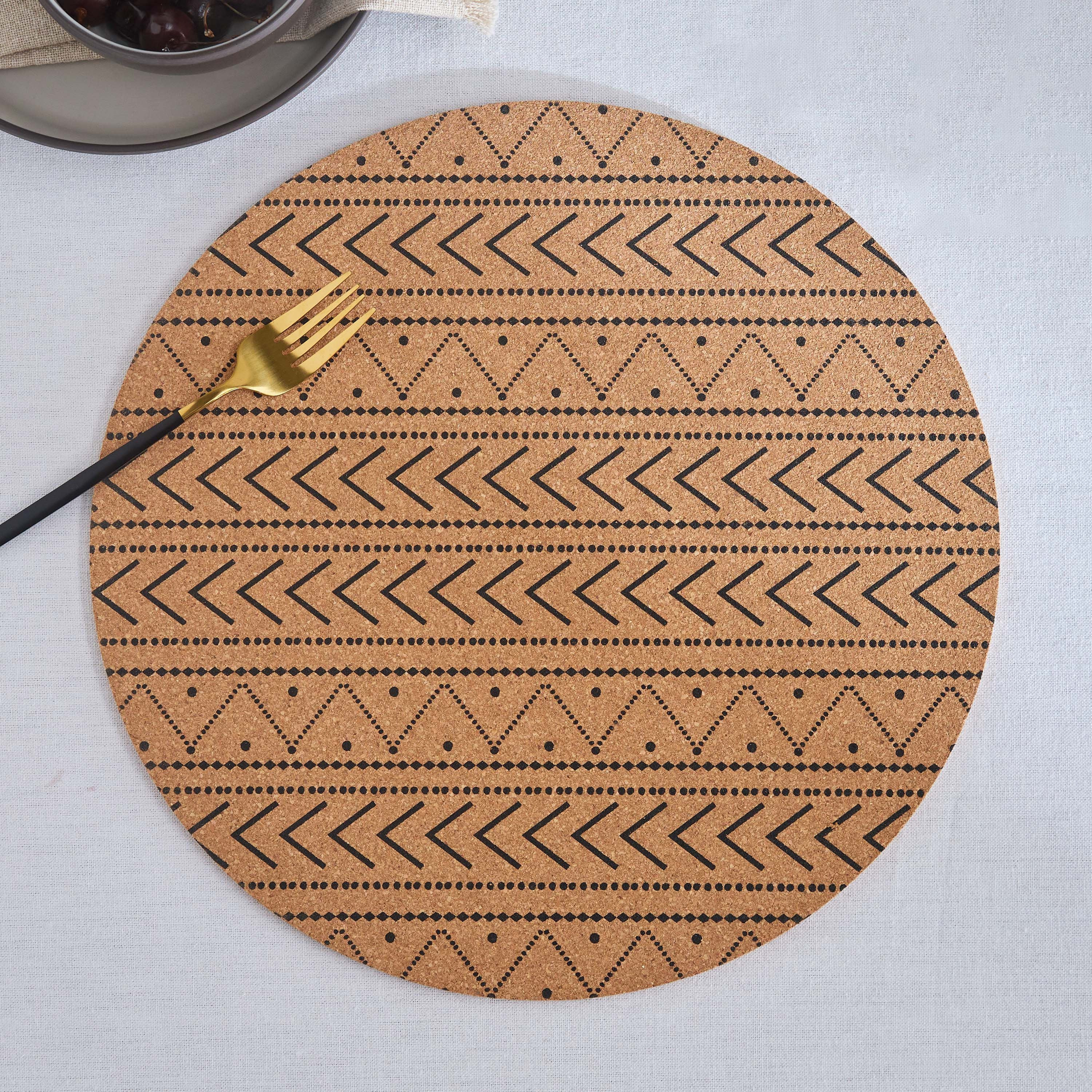 لبادة صحون فلين بِطبعات من تريب - 35 سم-hbxdecorandfurnishings-homefurnishings-tablelinens-image-1