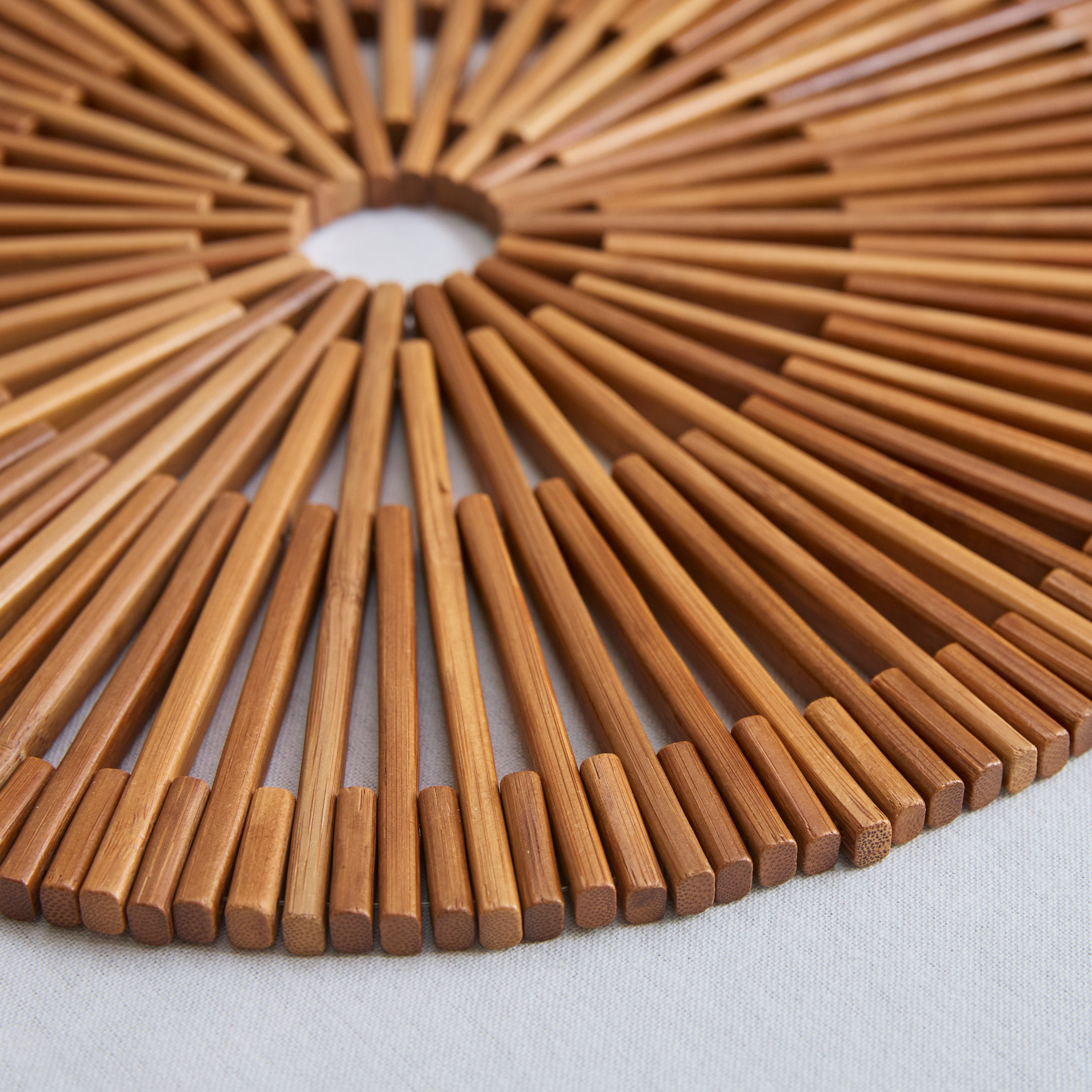 لبادة صحون خشبية مقلّمة من زين - 38 سم-hbxdecorandfurnishings-homefurnishings-tablelinens-image-3