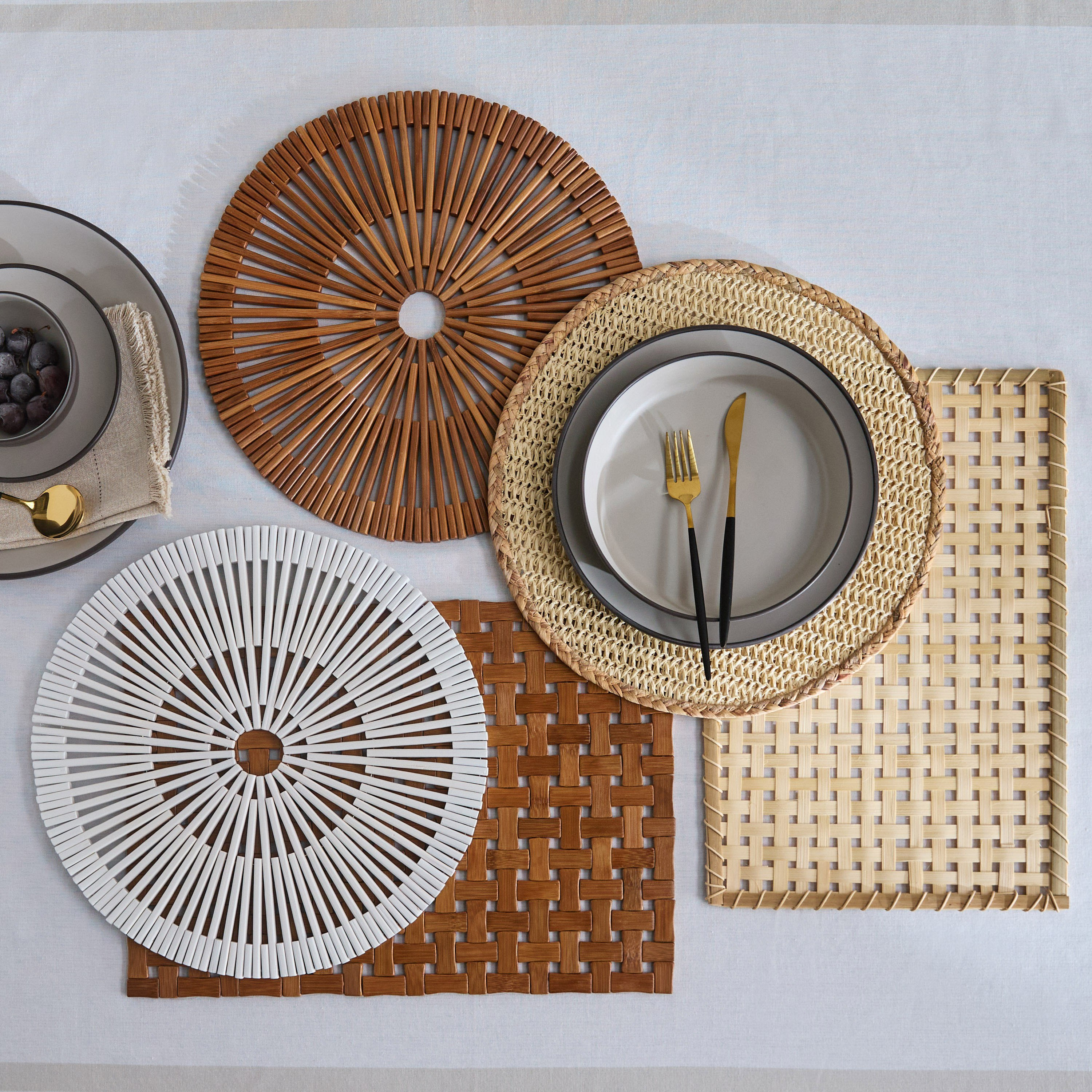 لبادة صحون خشبية مقلّمة من زين - 38 سم-hbxdecorandfurnishings-homefurnishings-tablelinens-image-4
