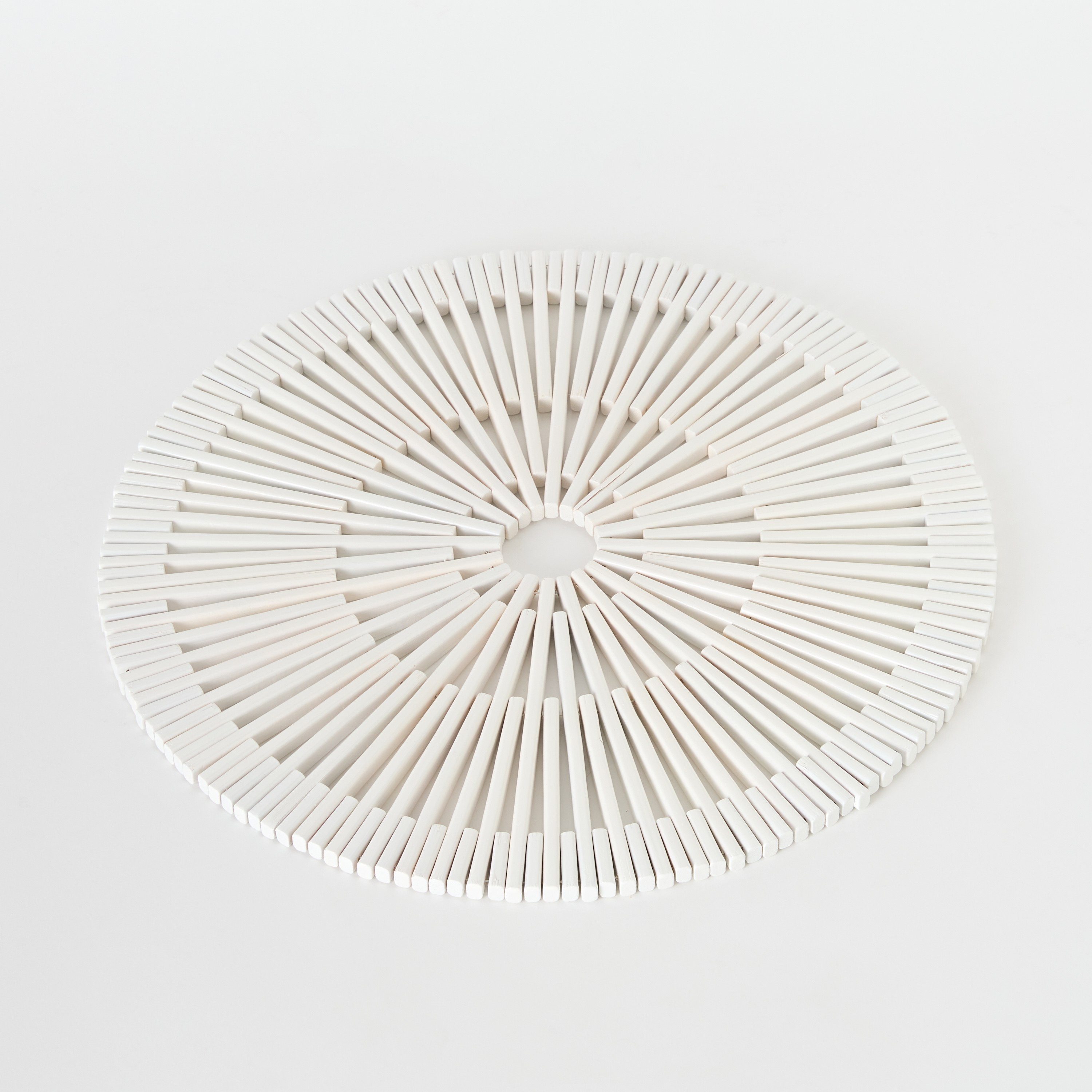 لبادة صحون خشبية مقلّمة من زين - 38 سم-hbxdecorandfurnishings-homefurnishings-tablelinens-image-5