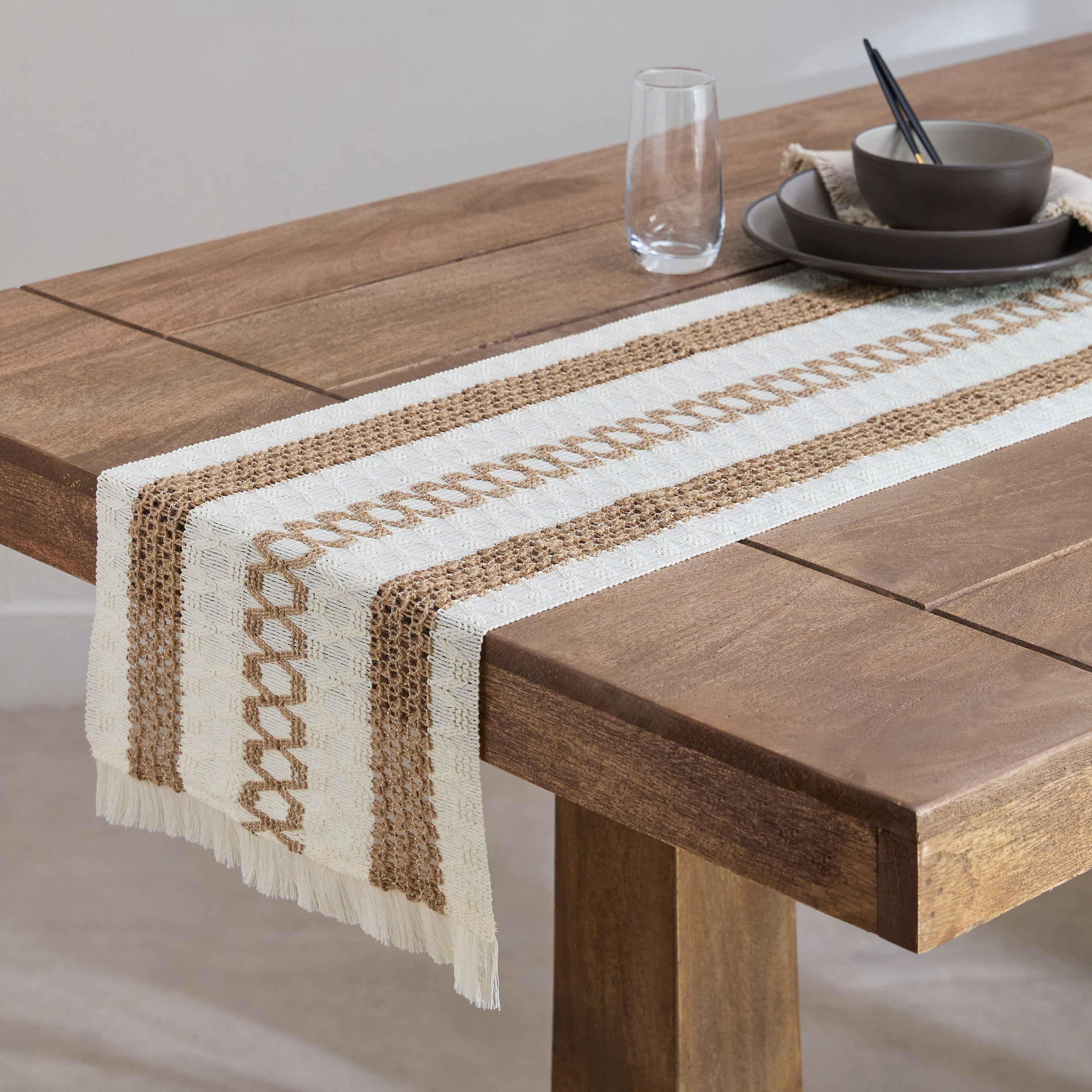 مفرش طاولة منسوج من نيكسوس - 33×120 سم-hbxdecorandfurnishings-homefurnishings-tablelinens-image-1