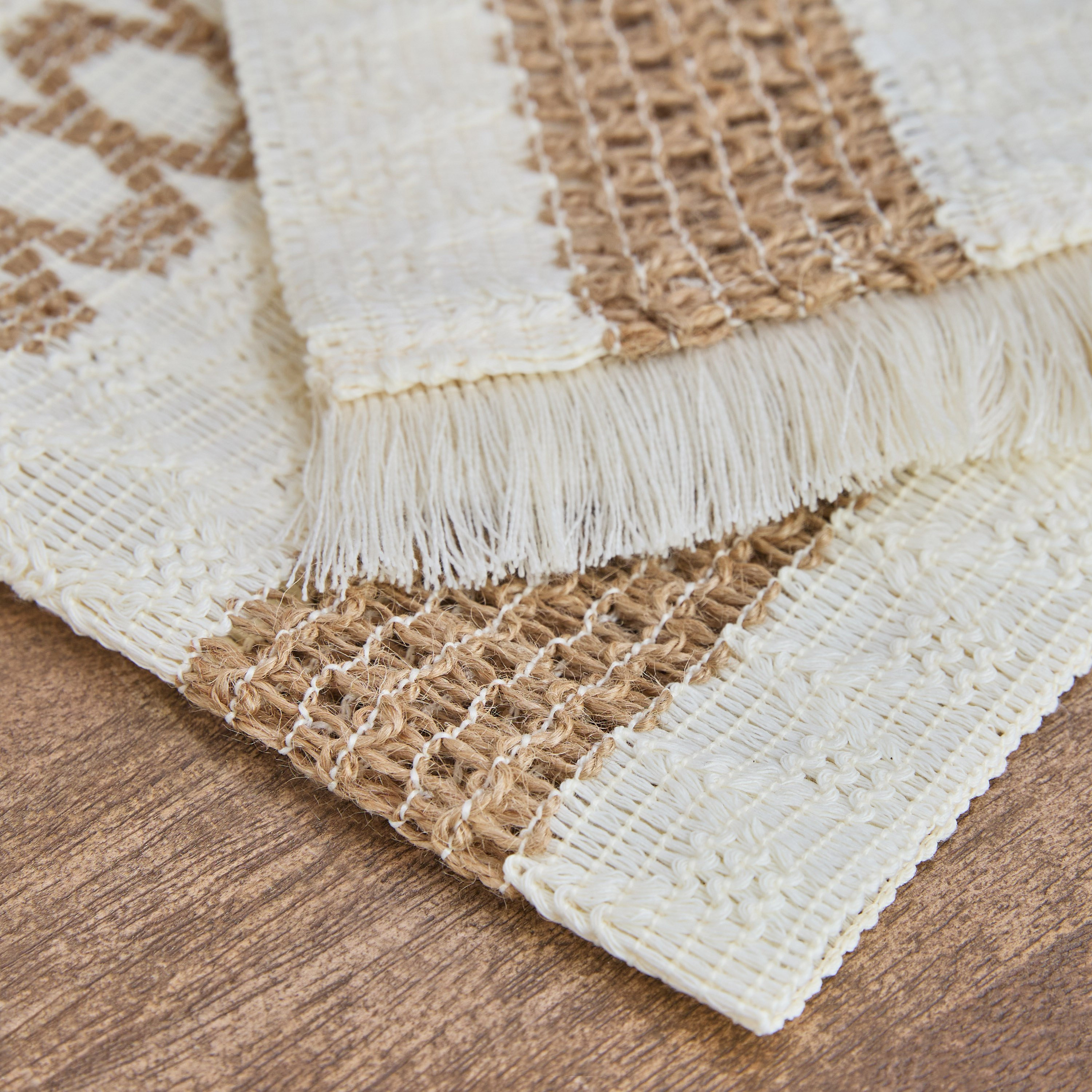 مفرش طاولة منسوج من نيكسوس - 33×120 سم-hbxdecorandfurnishings-homefurnishings-tablelinens-image-4