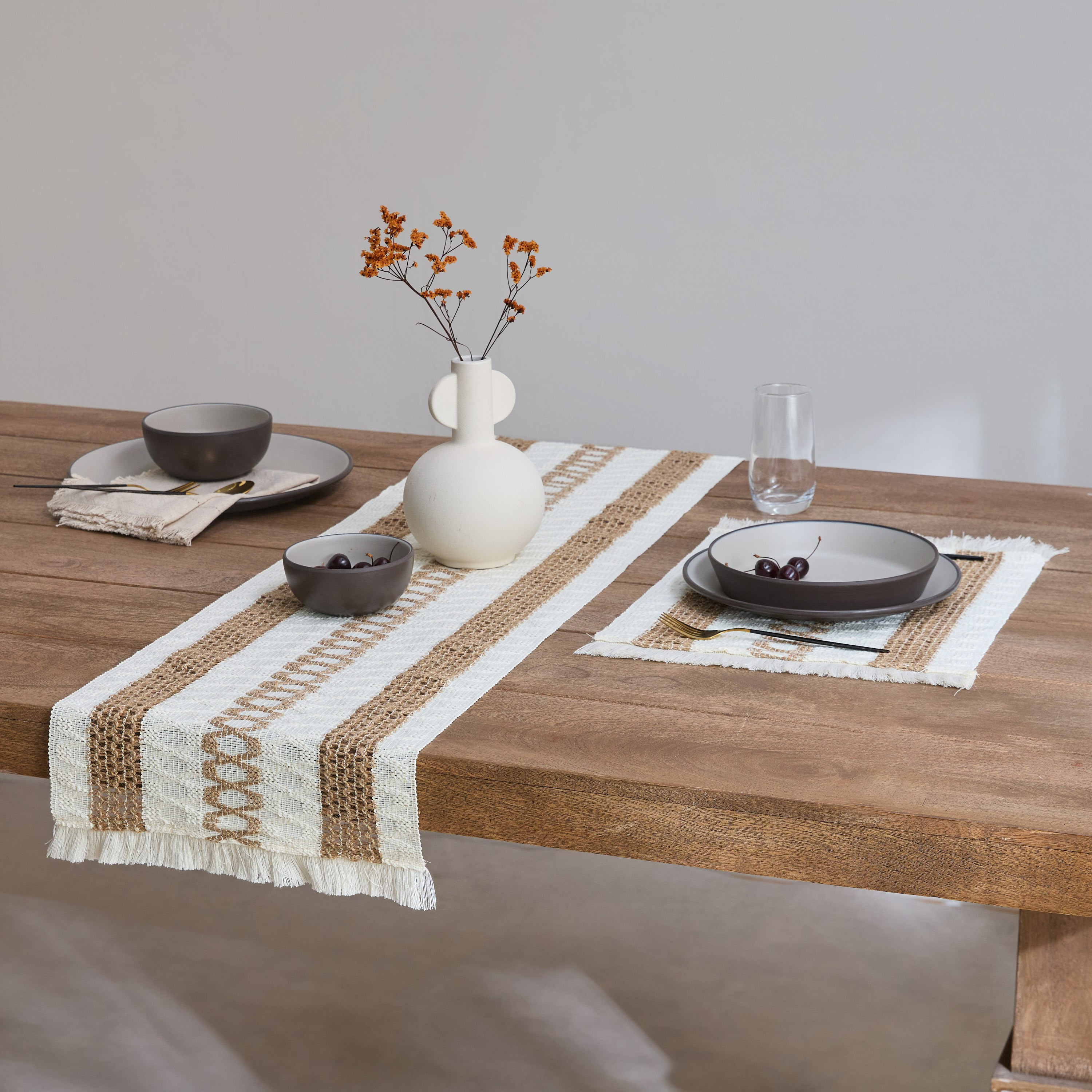 مفرش طاولة منسوج من نيكسوس - 33×120 سم-hbxdecorandfurnishings-homefurnishings-tablelinens-image-5