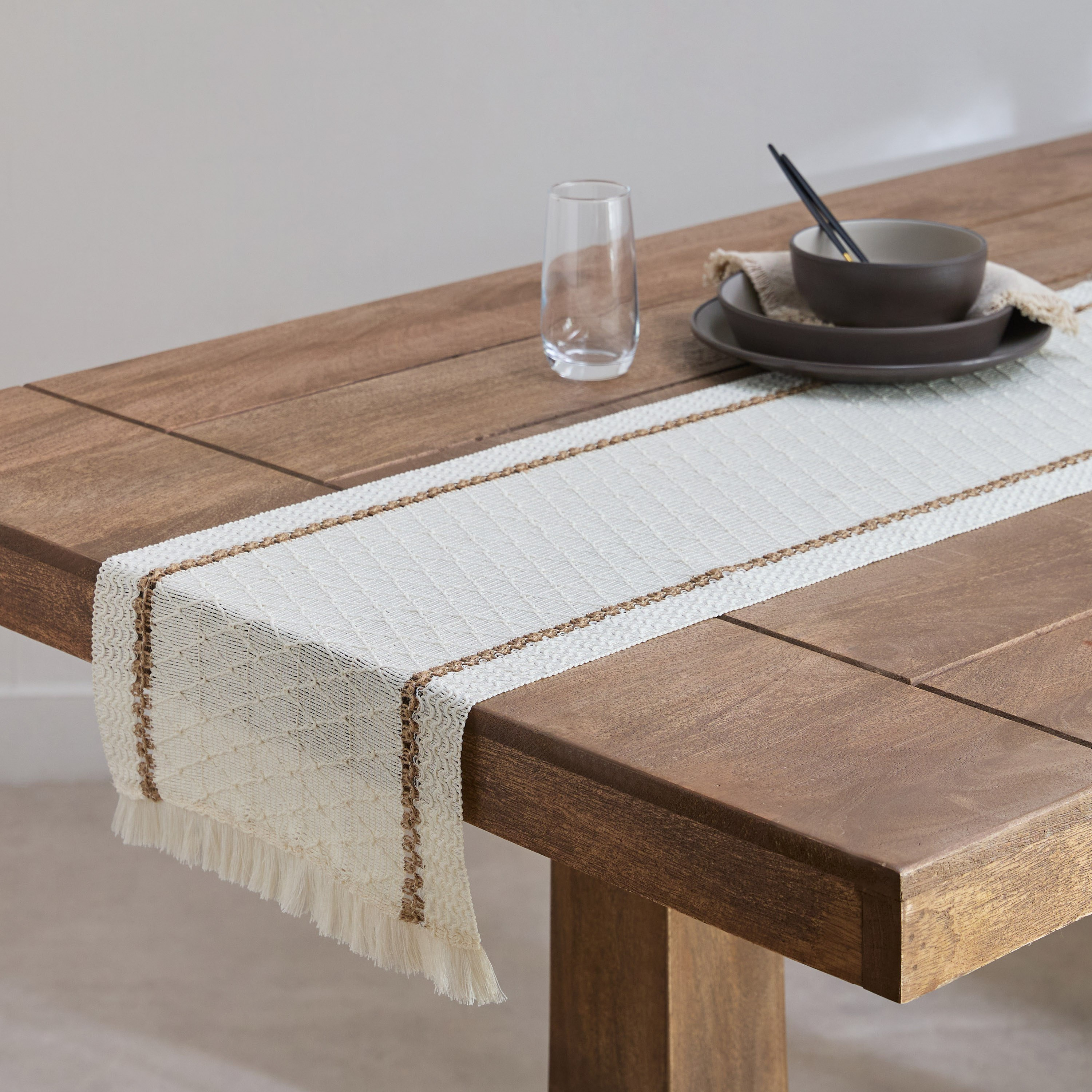 مفرش طاولة منسوج من فيربي - 33×120 سم-hbxdecorandfurnishings-homefurnishings-tablelinens-image-1