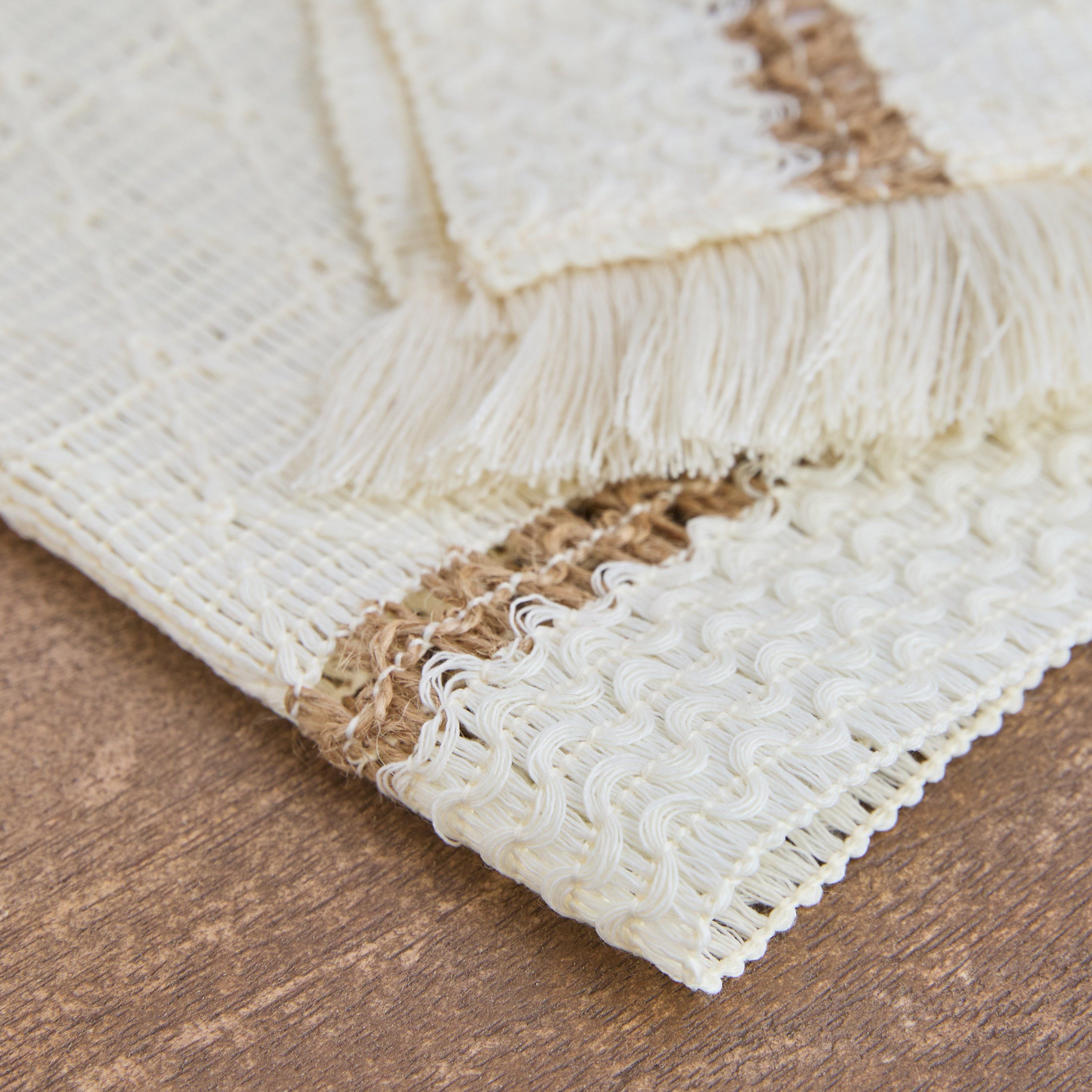 مفرش طاولة منسوج من فيربي - 33×120 سم-hbxdecorandfurnishings-homefurnishings-tablelinens-image-4