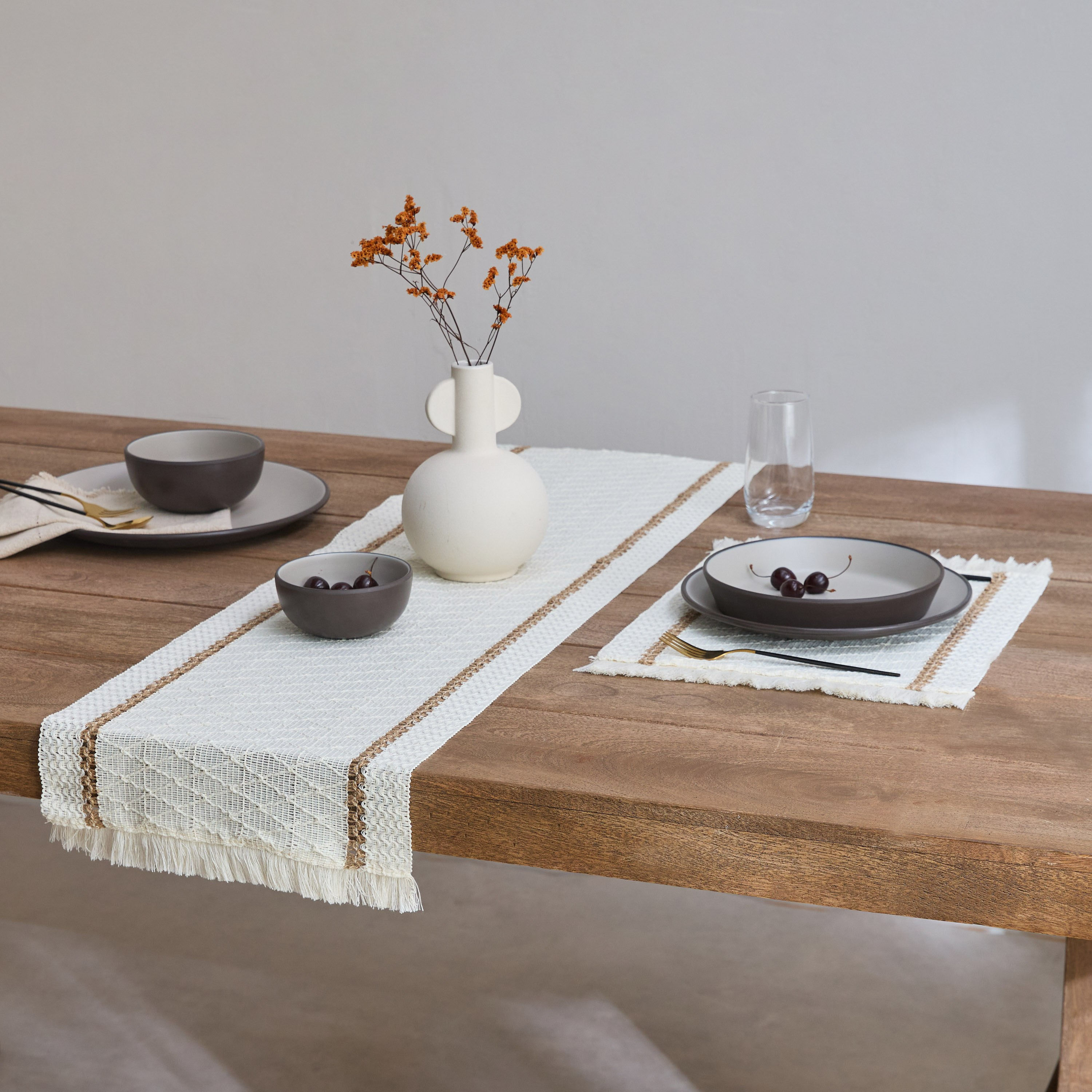 مفرش طاولة منسوج من فيربي - 33×120 سم-hbxdecorandfurnishings-homefurnishings-tablelinens-image-5