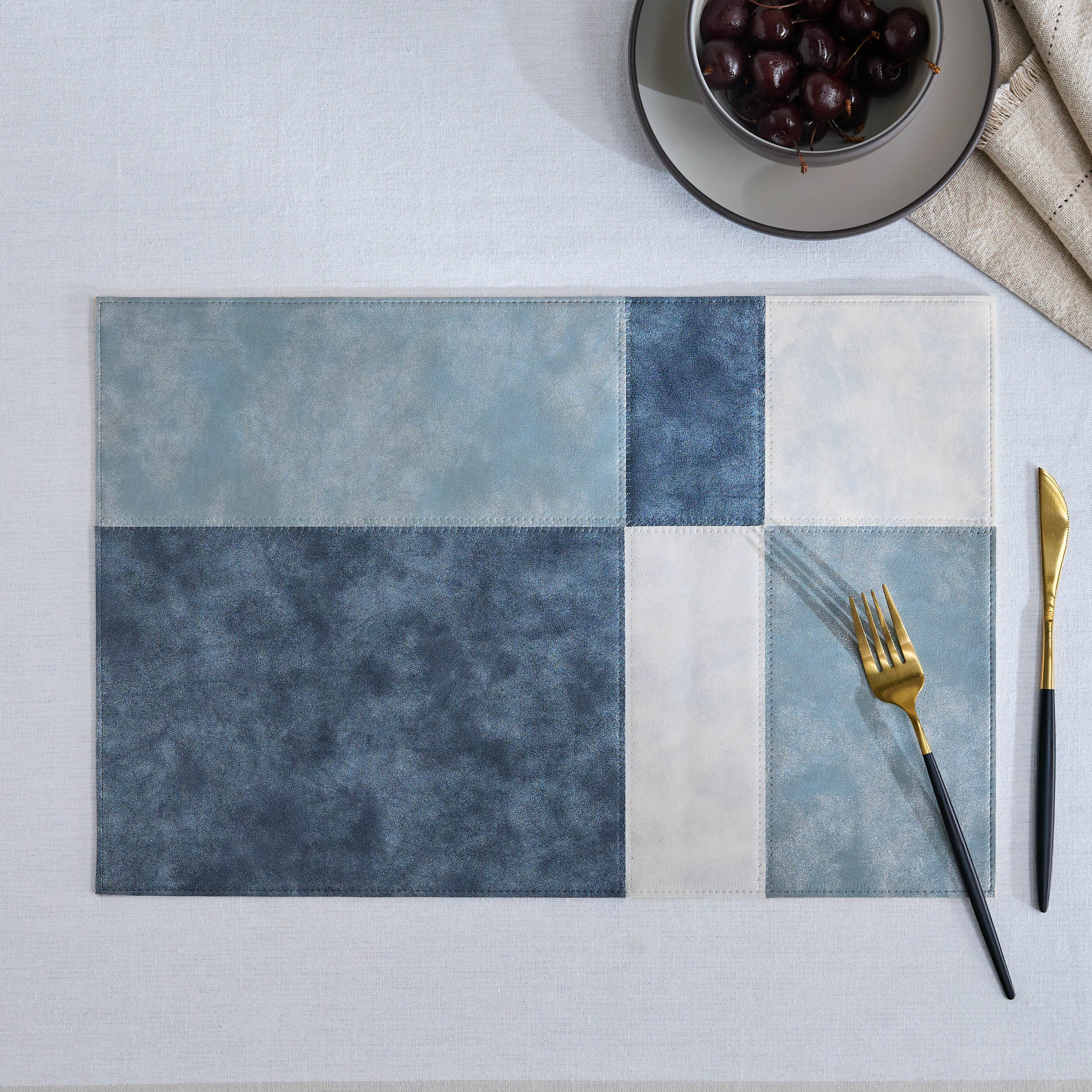 لبادة صحون جلد صناعي من ماركو - 30x45 سم-hbxdecorandfurnishings-homefurnishings-tablelinens-image-1