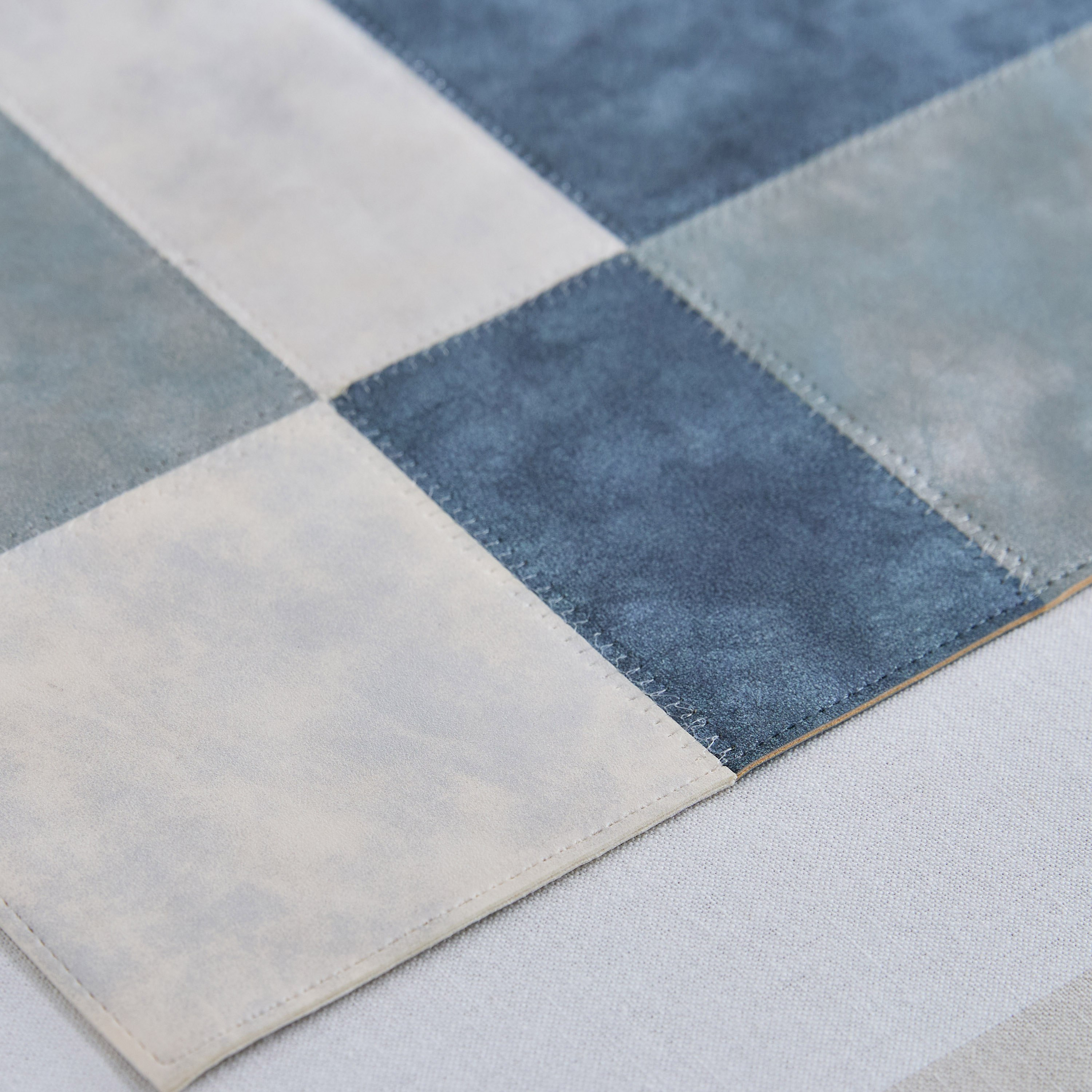 لبادة صحون جلد صناعي من ماركو - 30x45 سم-hbxdecorandfurnishings-homefurnishings-tablelinens-image-3