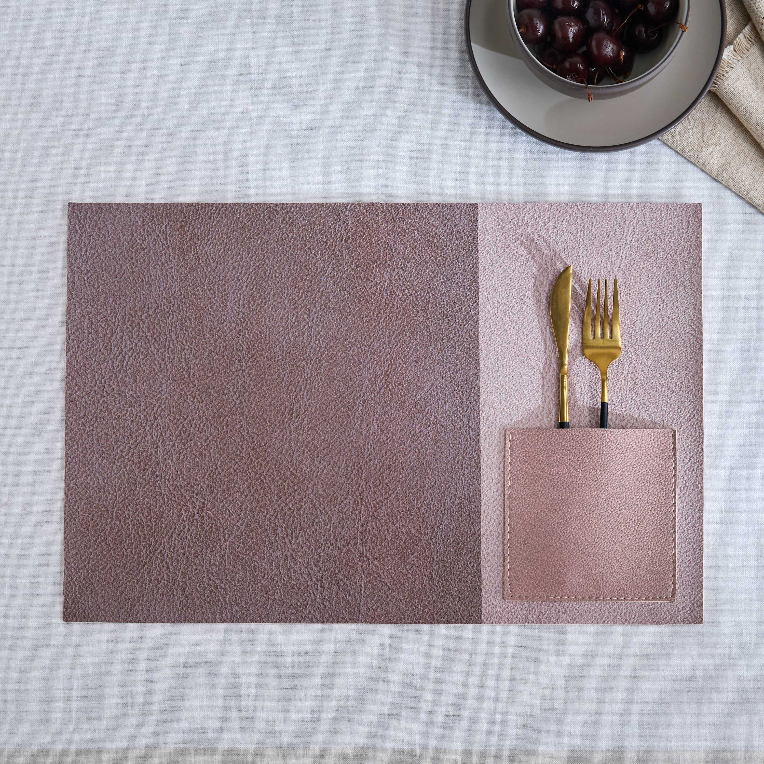 لبادة صحون جلد صناعي من ماركو - 33x45 سم-hbxdecorandfurnishings-homefurnishings-tablelinens-image-1