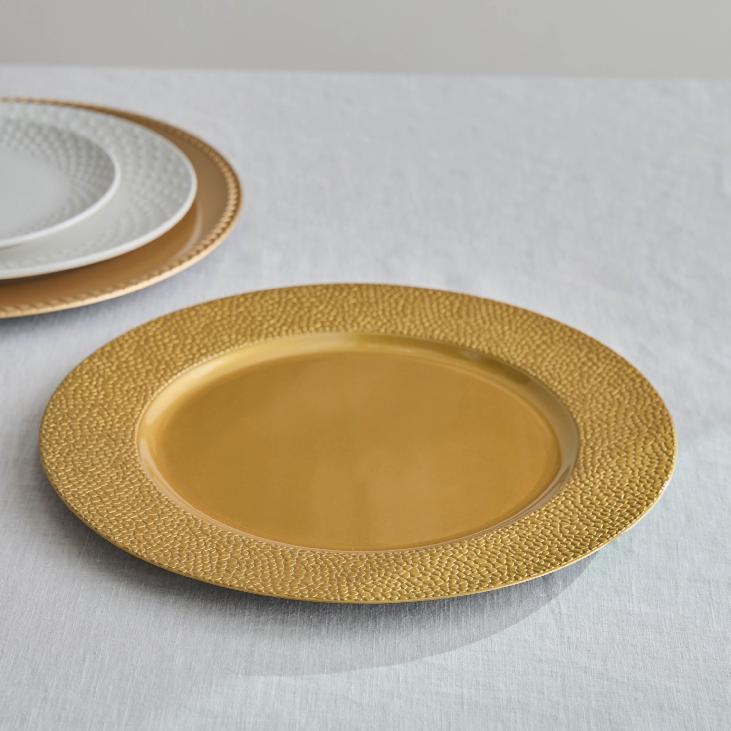 صحن مطروق من ناز - 33 سم-hbxhomeware-hbxdecorandfurnishings-image-1