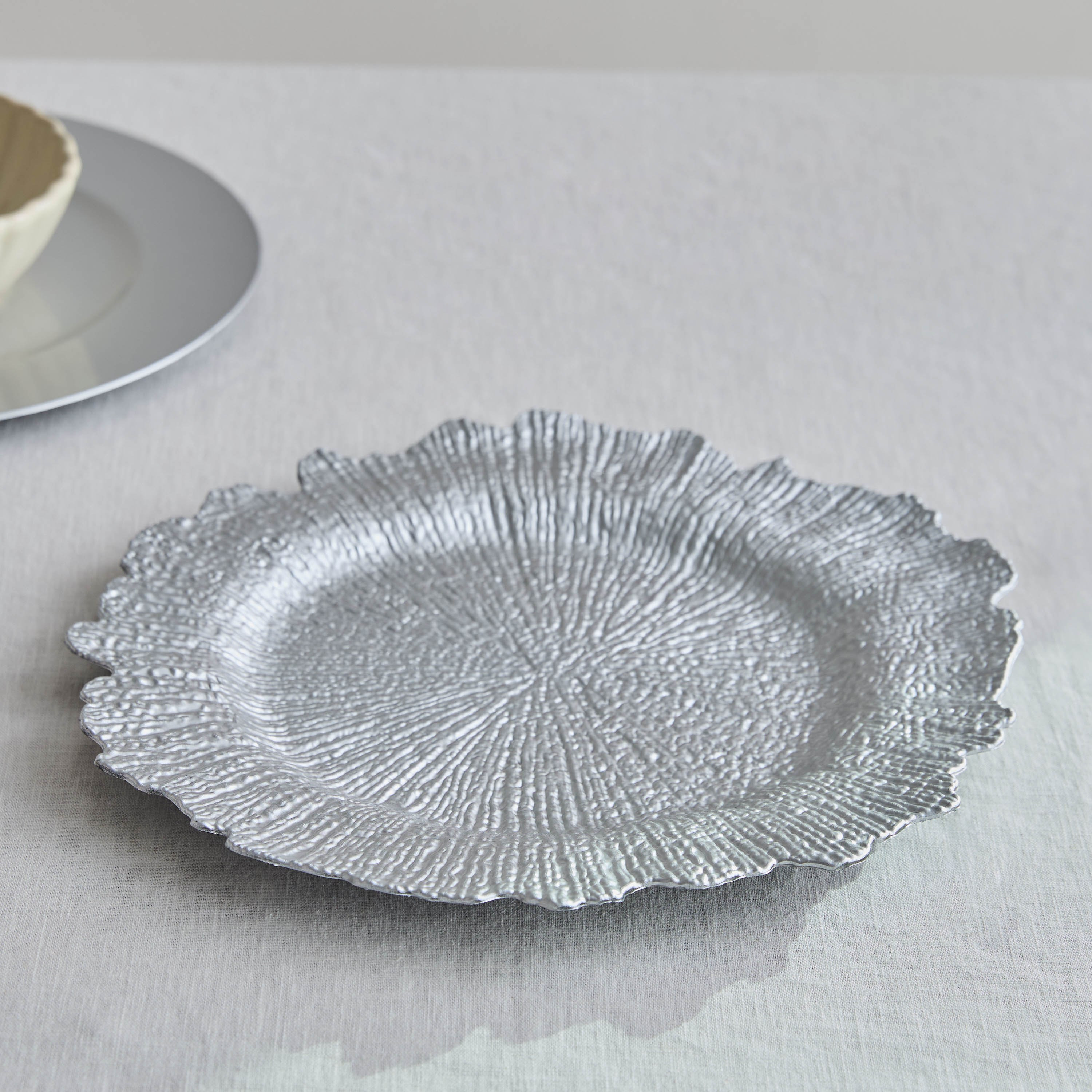 صحن صدفي من ناز  - 33 سم-hbxhomeware-hbxdecorandfurnishings-image-1