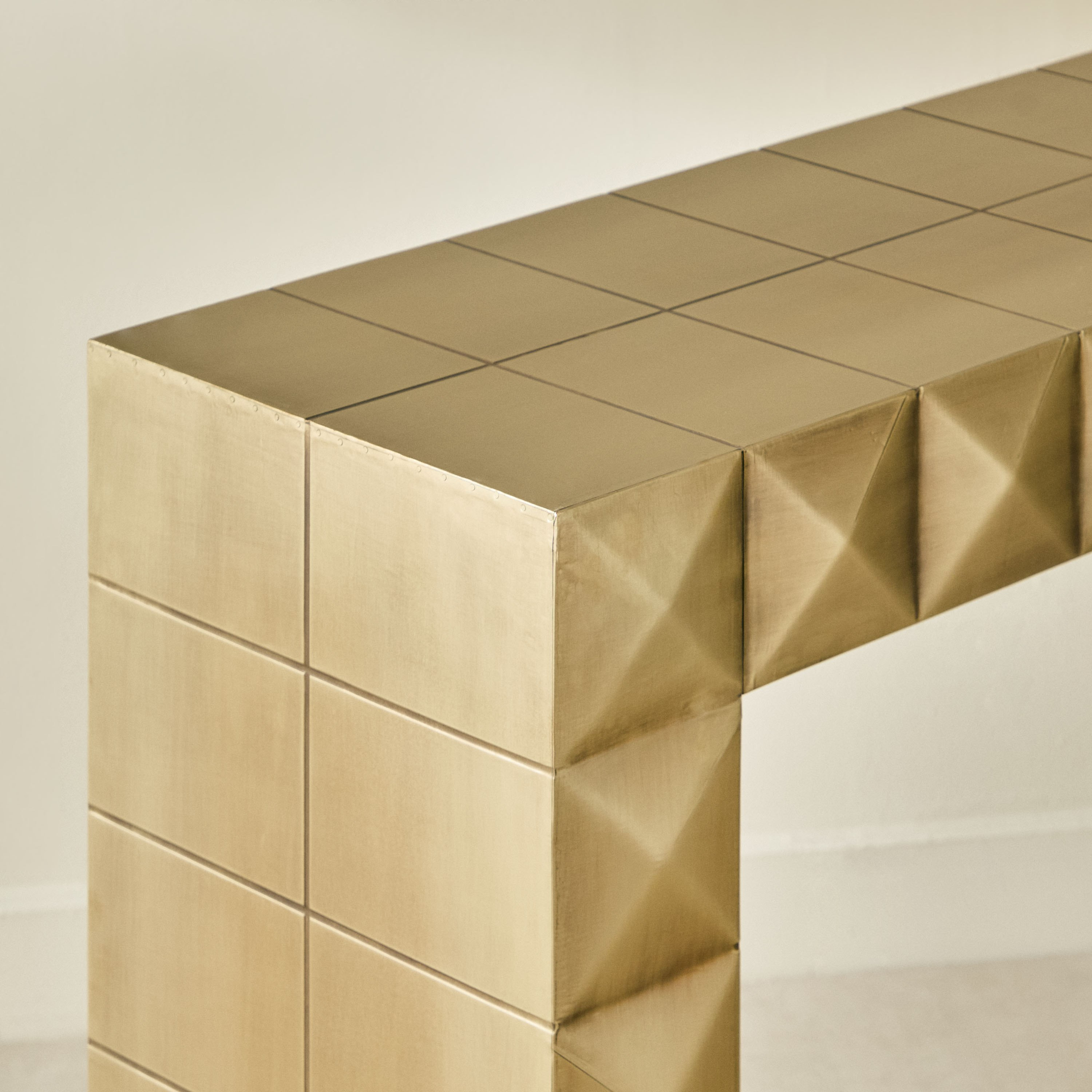 طاولة كونسول بطلاء نحاس - بريزما من فيندرا-hbxfurniture-tablesandstands-consoletables-image-3