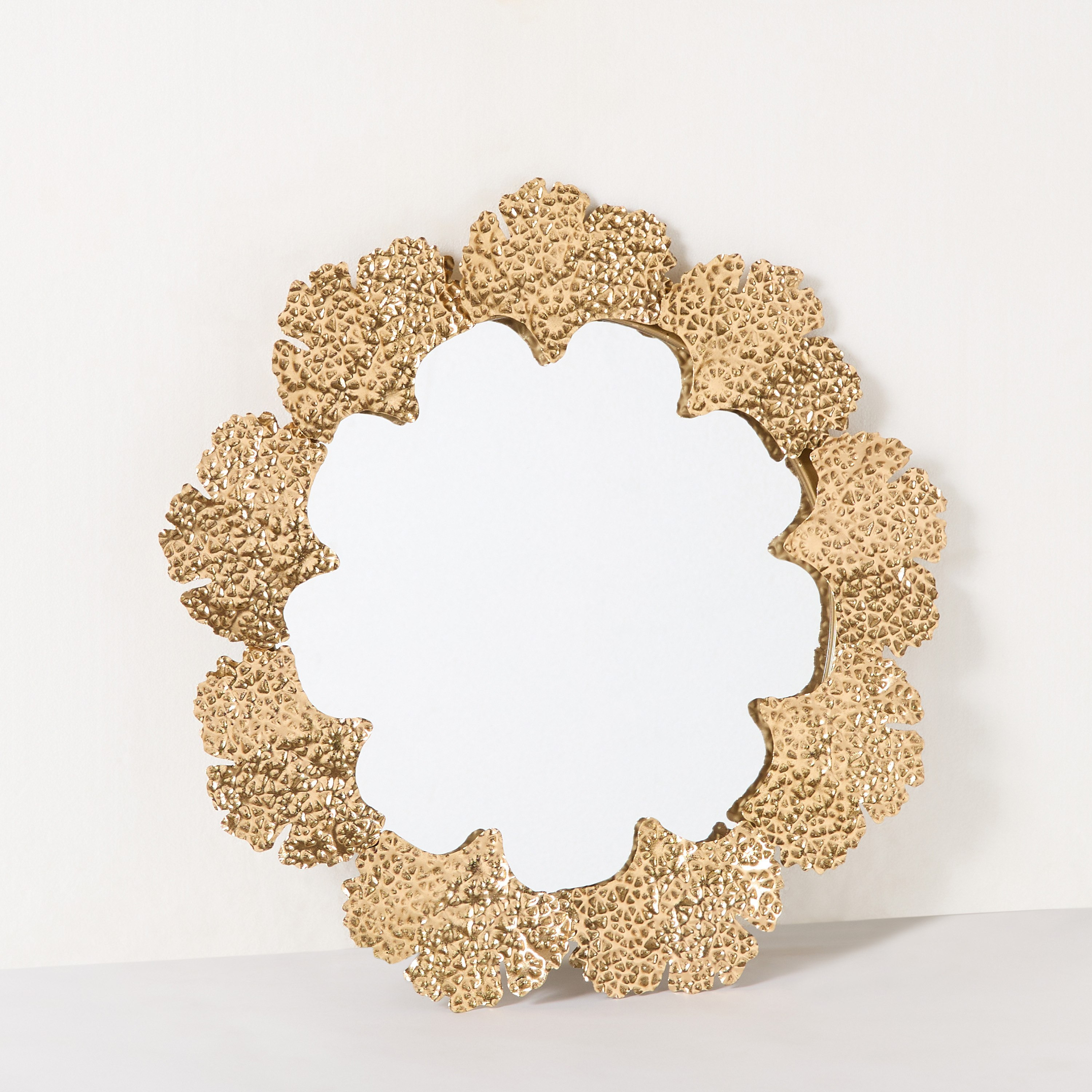 مرآة حائط فاخرة من المعدن شديد التحمل بتصميم بارز الملمس من ديلب - 66x64.8x3.8 سم-hbxhomeware-hbxdecorandfurnishings-image-5