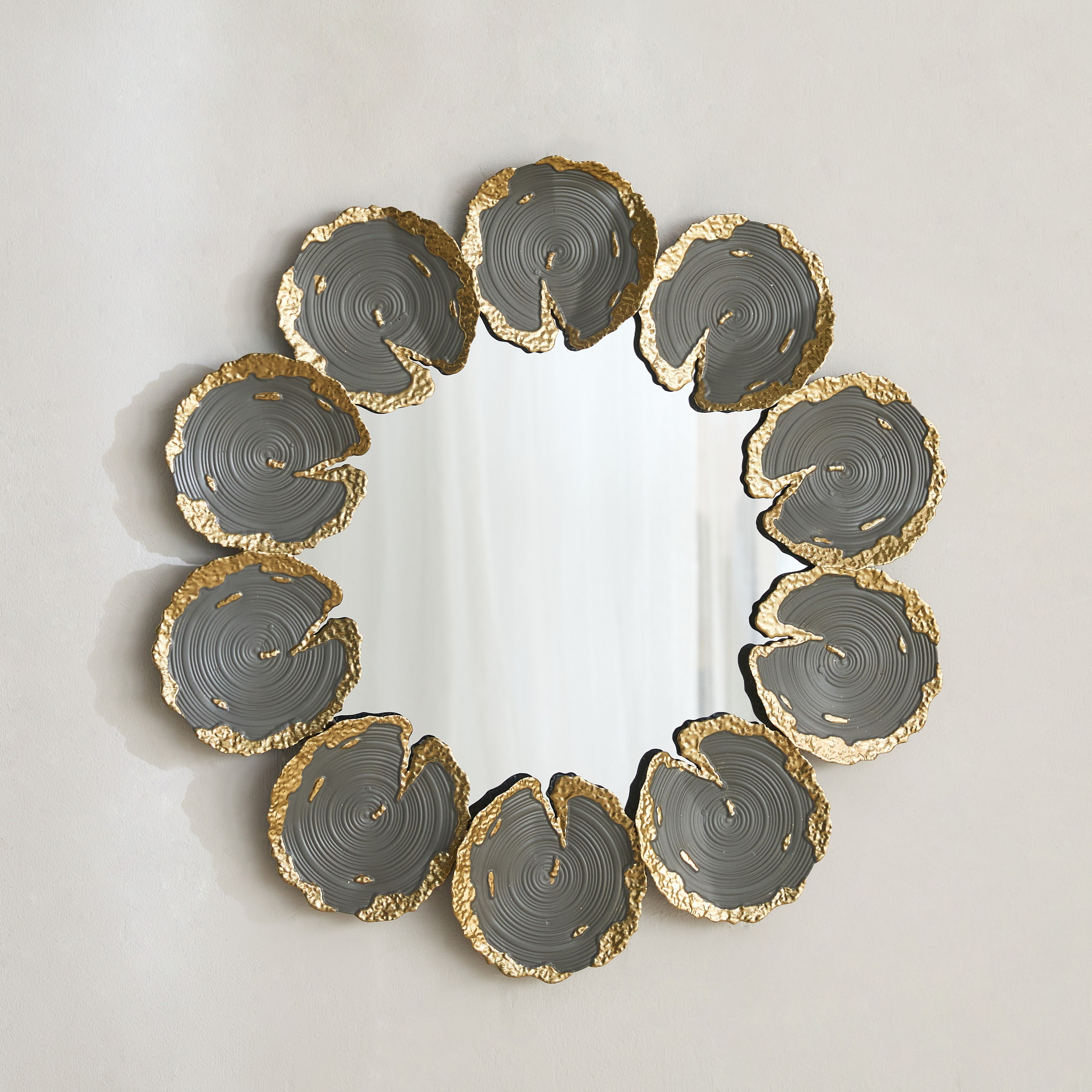 مرآة حائط فاخرة من المعدن شديد التحمل بتصميم بتلات من ديلب - 68.6x71.1x3.8 سم-hbxhomeware-hbxdecorandfurnishings-image-2