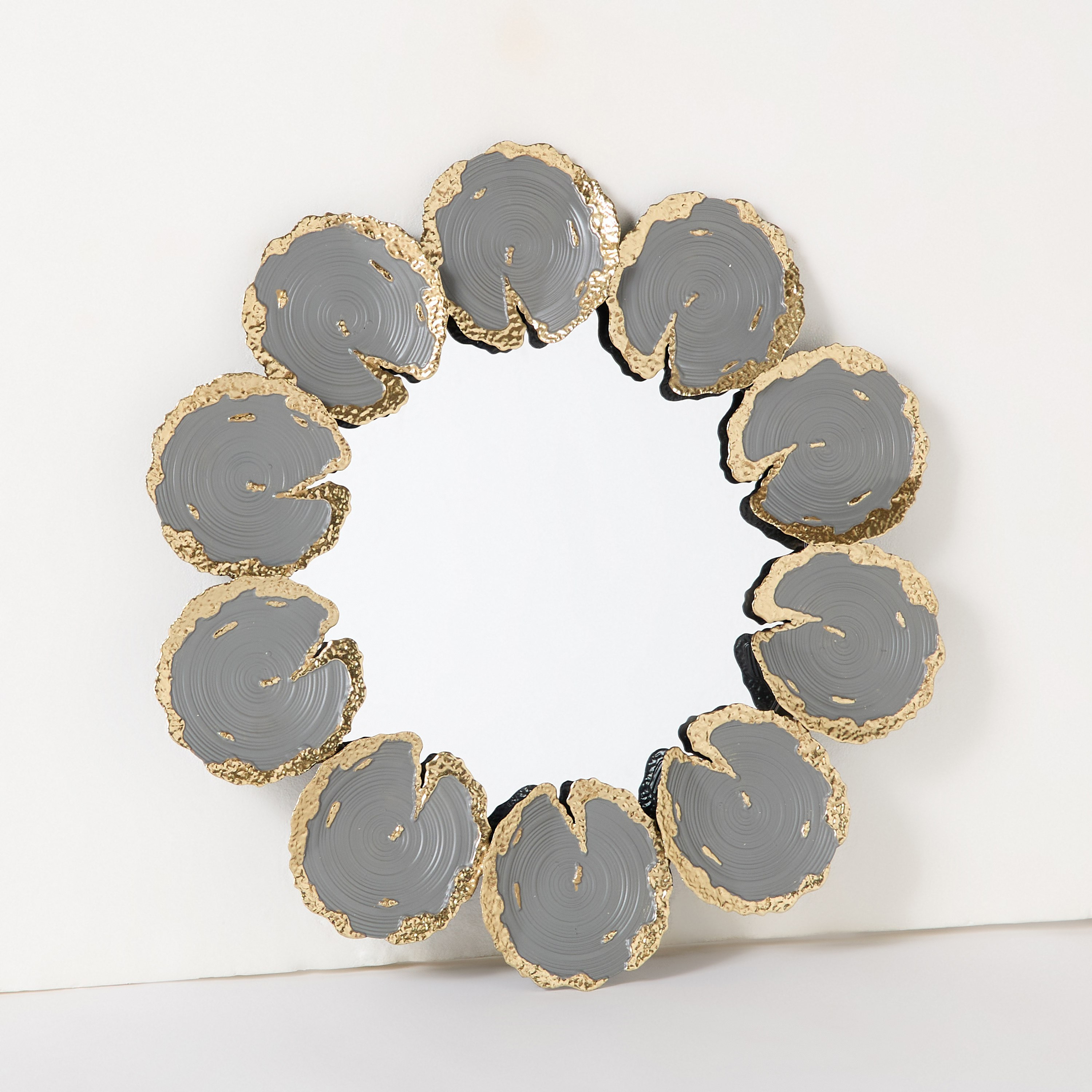 مرآة حائط فاخرة من المعدن شديد التحمل بتصميم بتلات من ديلب - 68.6x71.1x3.8 سم-hbxhomeware-hbxdecorandfurnishings-image-5