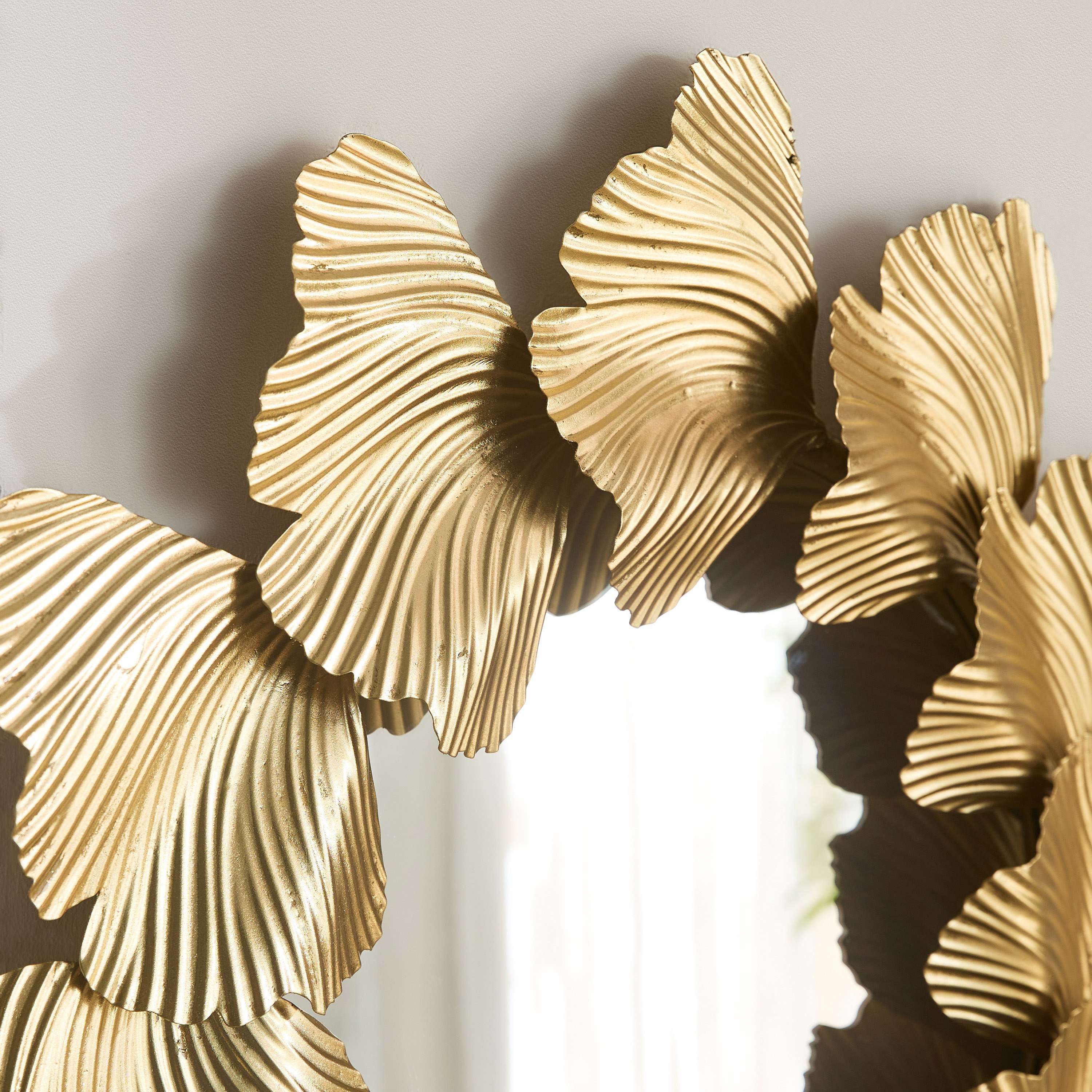 مرآة حائط فاخرة من المعدن شديد التحمل بتصميم ورق الشجر من ديلب - 69.2x74.3x6.4 سم-hbxhomeware-hbxdecorandfurnishings-image-3