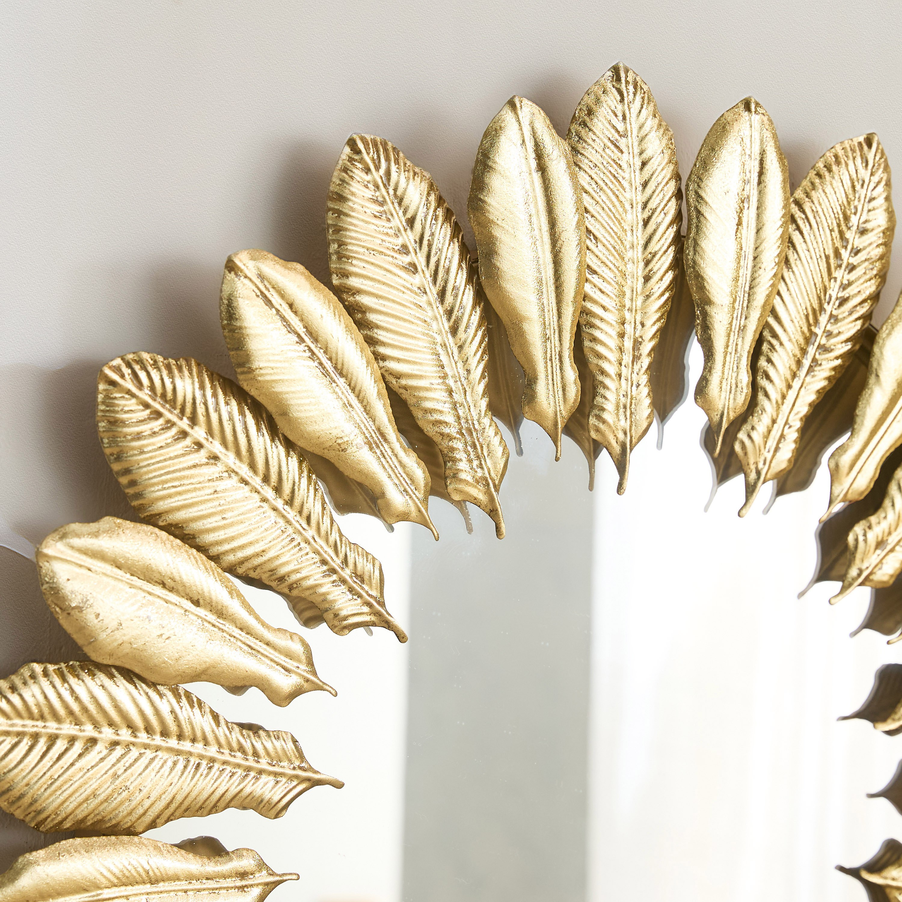 مرآة حائط فاخرة من المعدن شديد التحمل بتصميم ريش من ديلب - 69.2x69.2x4.4 سم-hbxhomeware-hbxdecorandfurnishings-image-3