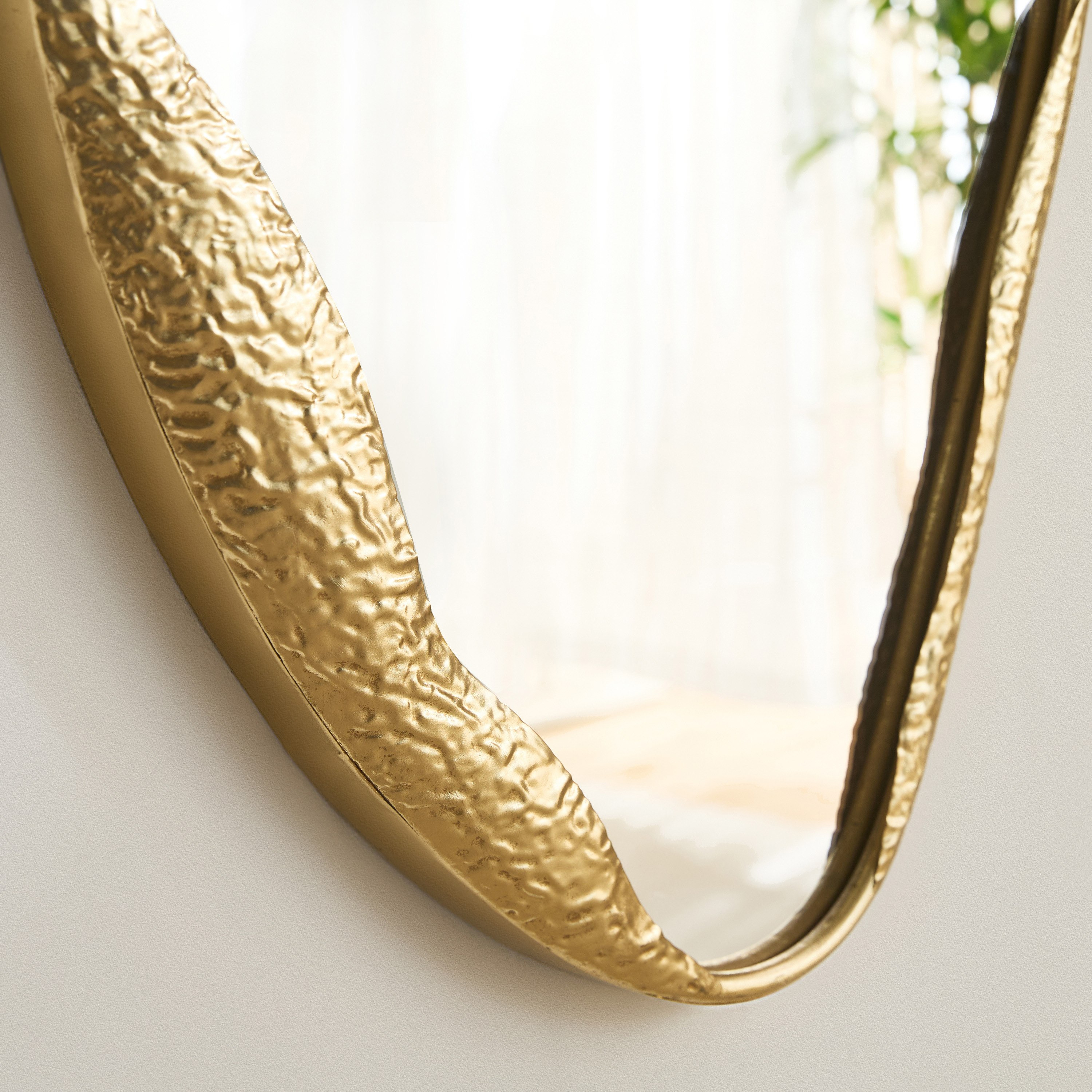 مرآة حائط فاخرة من المعدن شديد التحمل بتصميم بيضاوي من ديلب - 61.6x96.5x5.7 سم-hbxhomeware-hbxdecorandfurnishings-image-3