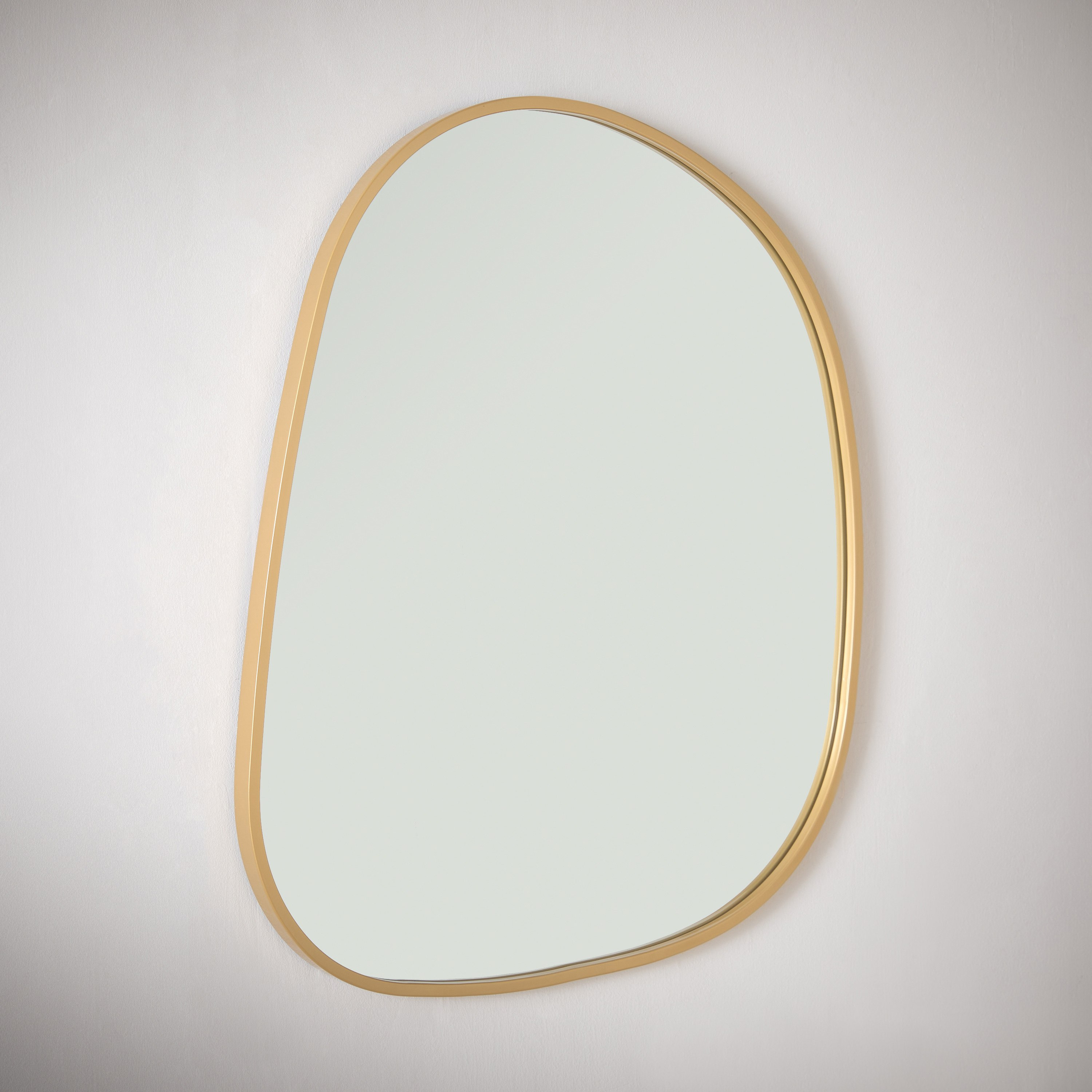 مرآة حائط بإطار معدني من فريسكو - 57x70 سم-hbxhomeware-hbxdecorandfurnishings-image-1