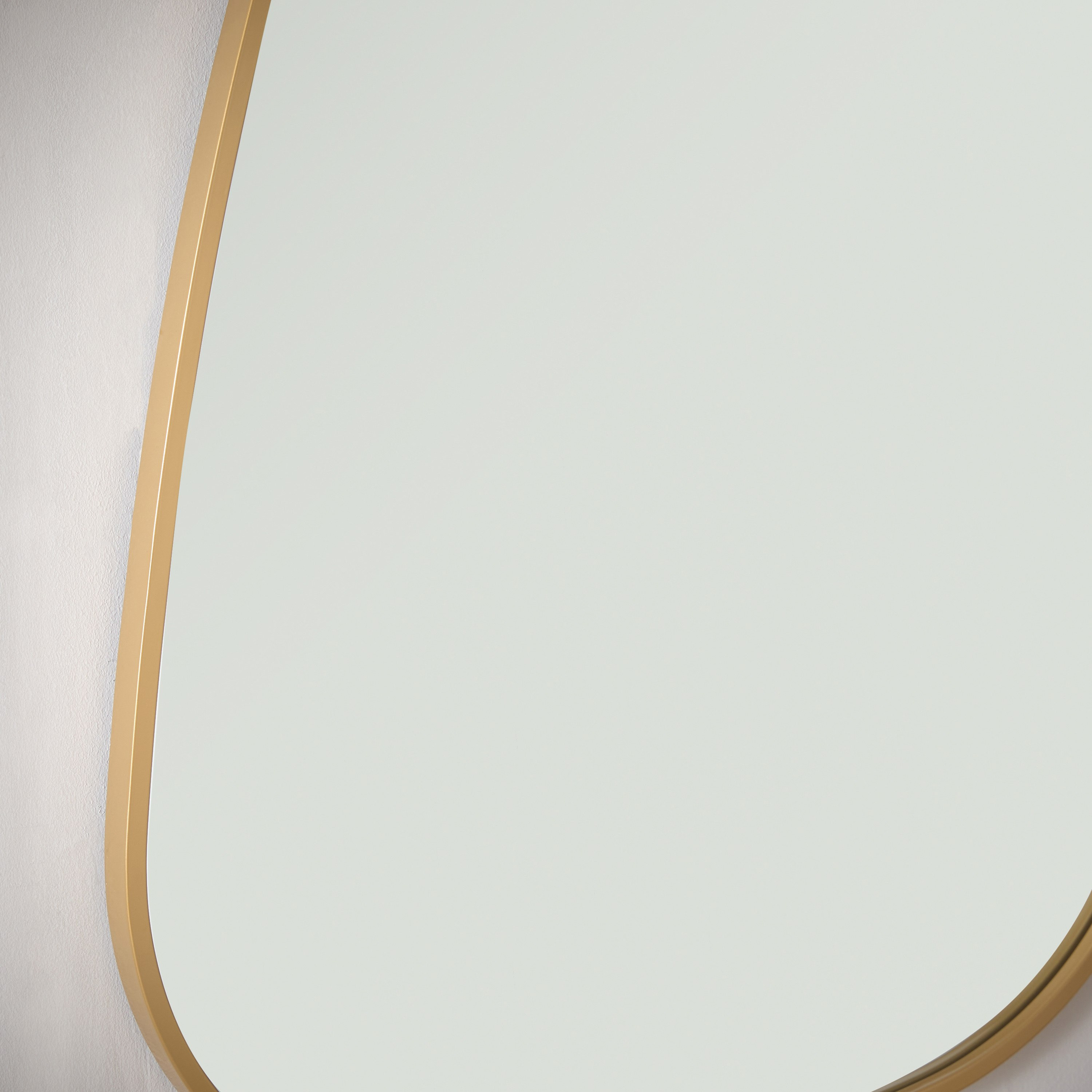 مرآة حائط بإطار معدني من فريسكو - 57x70 سم-hbxhomeware-hbxdecorandfurnishings-image-3
