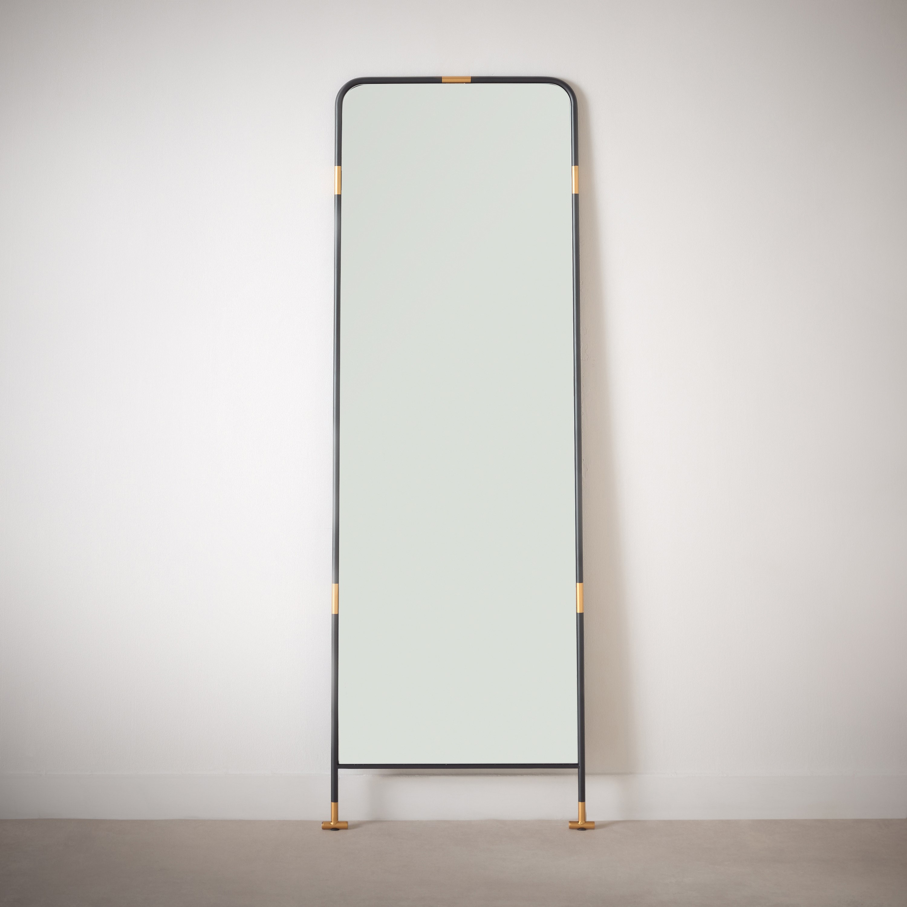 مرآة لينيار بإطار معدني من فريسكو - 56x165 سم-hbxhomeware-hbxdecorandfurnishings-image-2