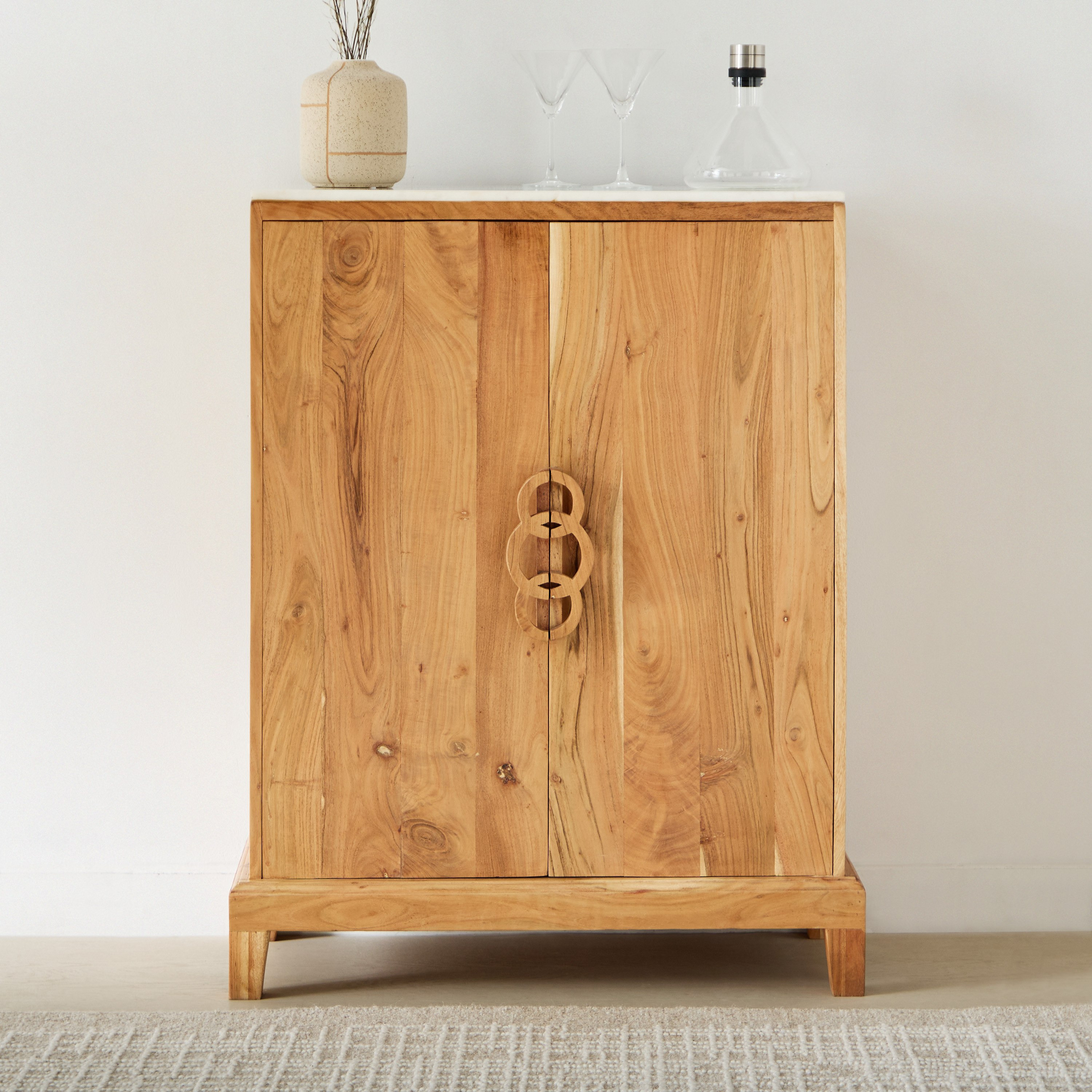 خزانة مشرب من الخشب الصلب بسطح من الرخام الأصلي - ميدتاون من فيندرا-hbxfurniture-diningroom-barcountersandbarstools-image-2