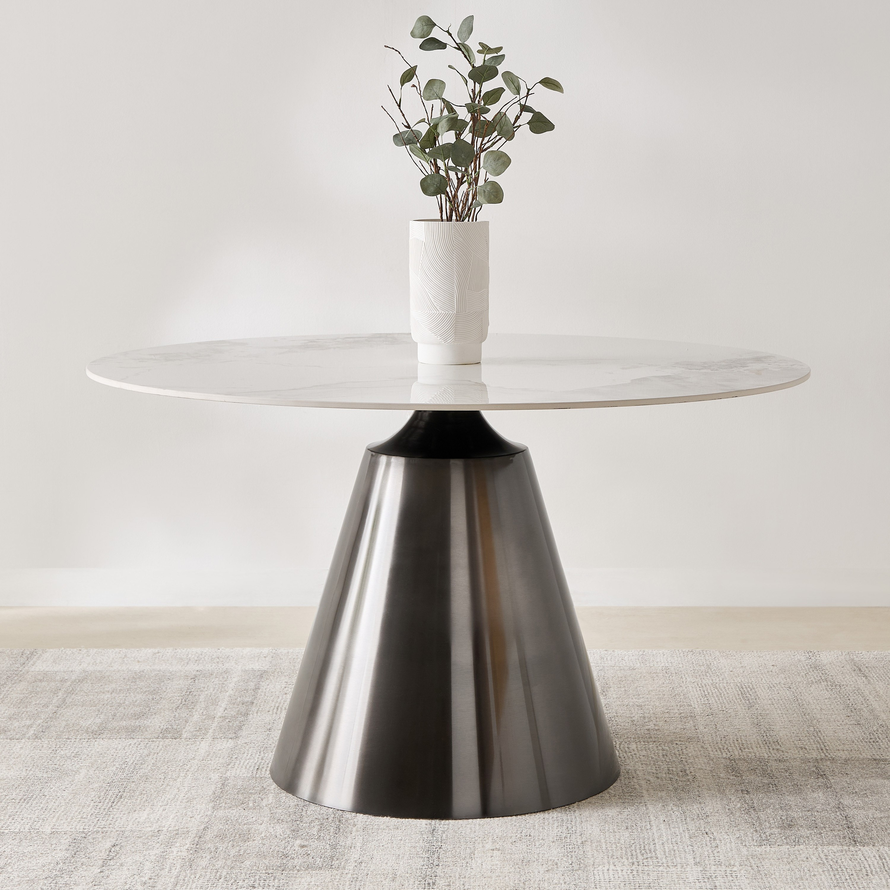 طاولة سفرة بسطح من الحجر المبلّد مستديرة بـ6 مقاعد من جريس-hbxdiningroom-diningtablesandsets-diningtables-sixseater-image-1