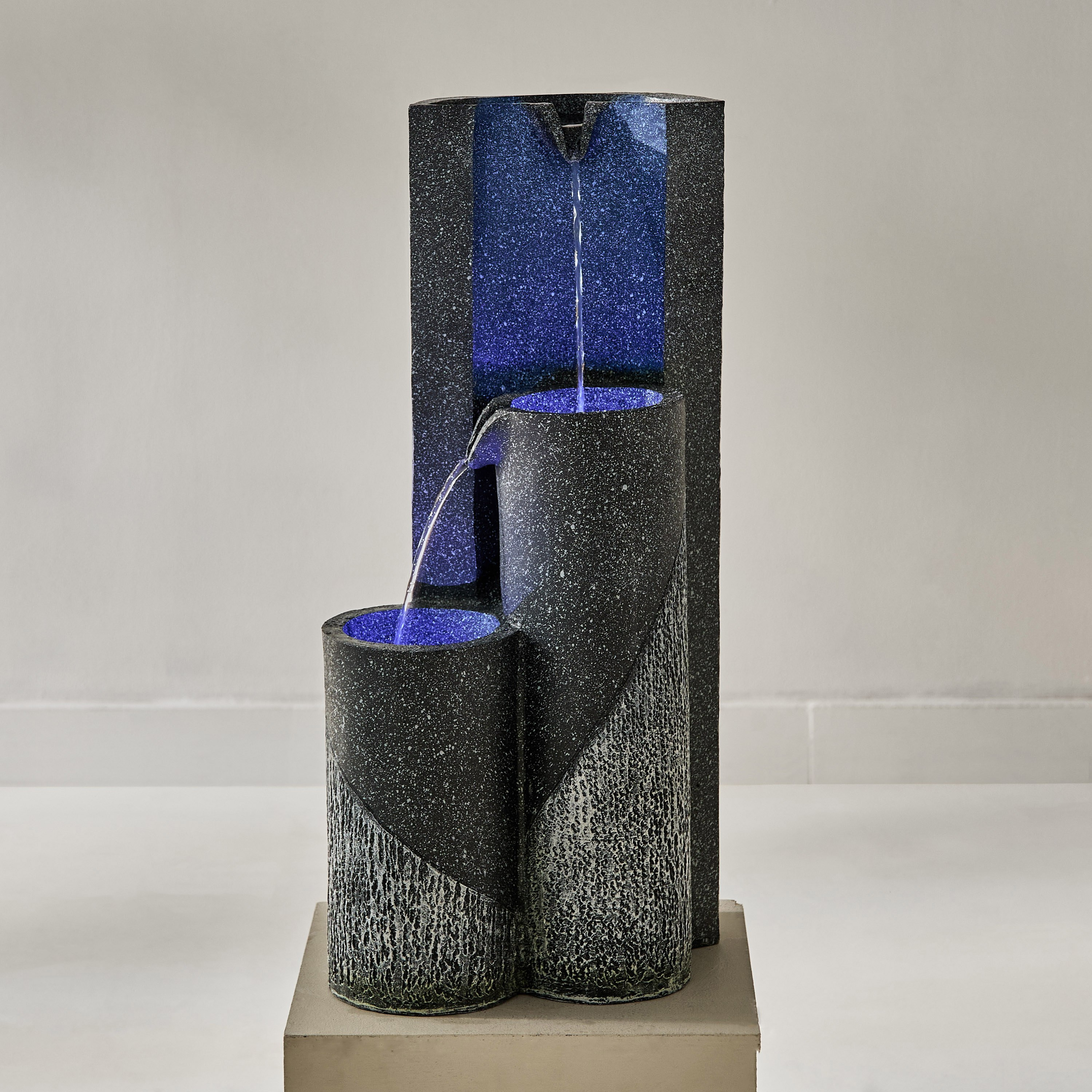 نافورة بـ3 أوعية وتشطيب حجري مع إضاءة ليد من أديل - 31x24x60 سم-hbxhomeware-gardenandoutdoor-outdoorfountain-image-1